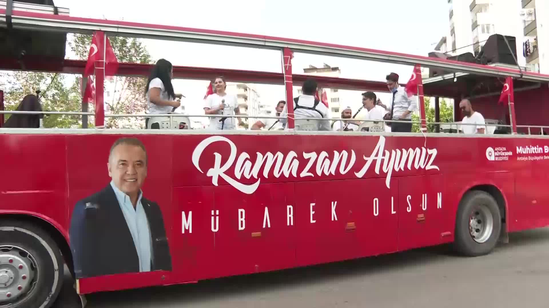KONYAALTI VE DÖŞEMEALTI’NDA MOBİL KONSERLER MORAL OLDU