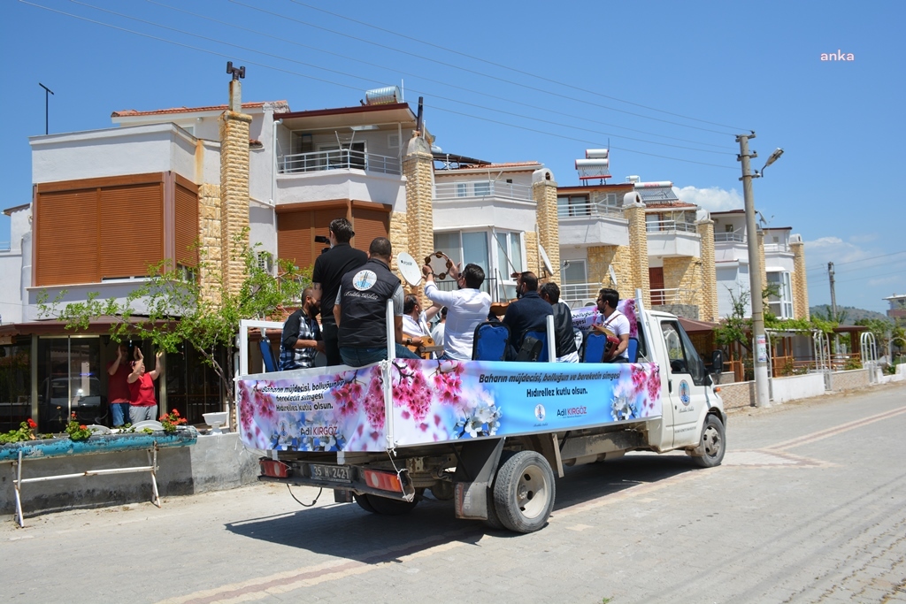 DİKİLİ’DE HIDIRELLEZ KUTLAMASINDA MÜZİSYENLER UNUTULMADI