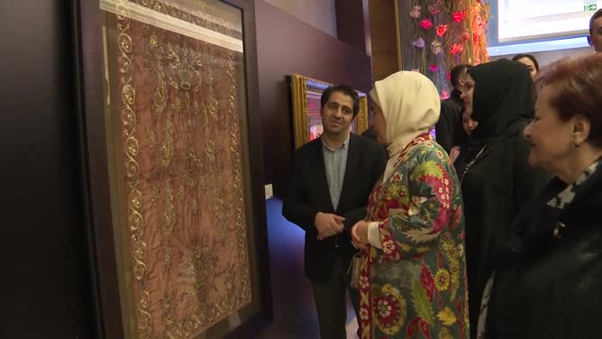 EMİNE ERDOĞAN, GELİRİ İDLİB’DE ŞEHİT DÜŞEN ASKERLERİN YAKINLARINA AKTARILACAK "CEMRE ÇARŞISI" ETKİNLİĞİNİ ZİYARET ETTİ