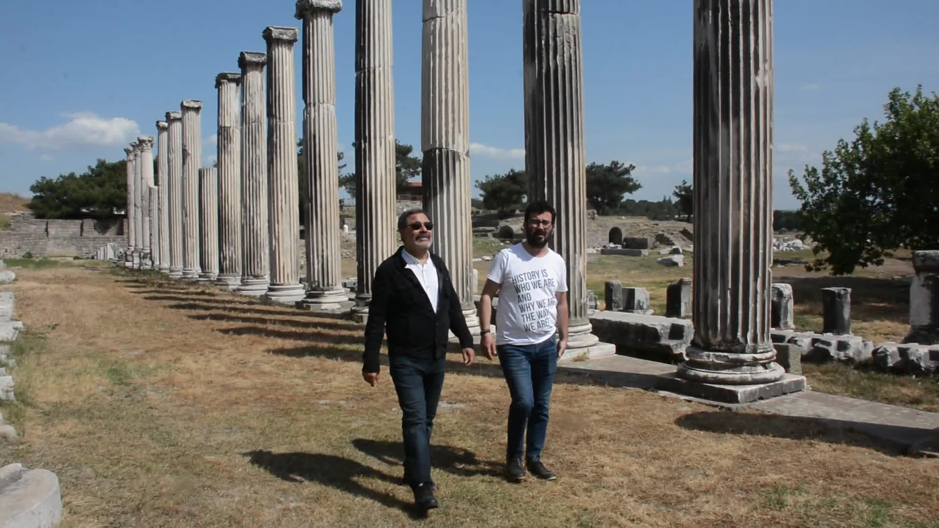 AHMET ÜMİT, KAYIP TANRILAR ÜLKESİNDE