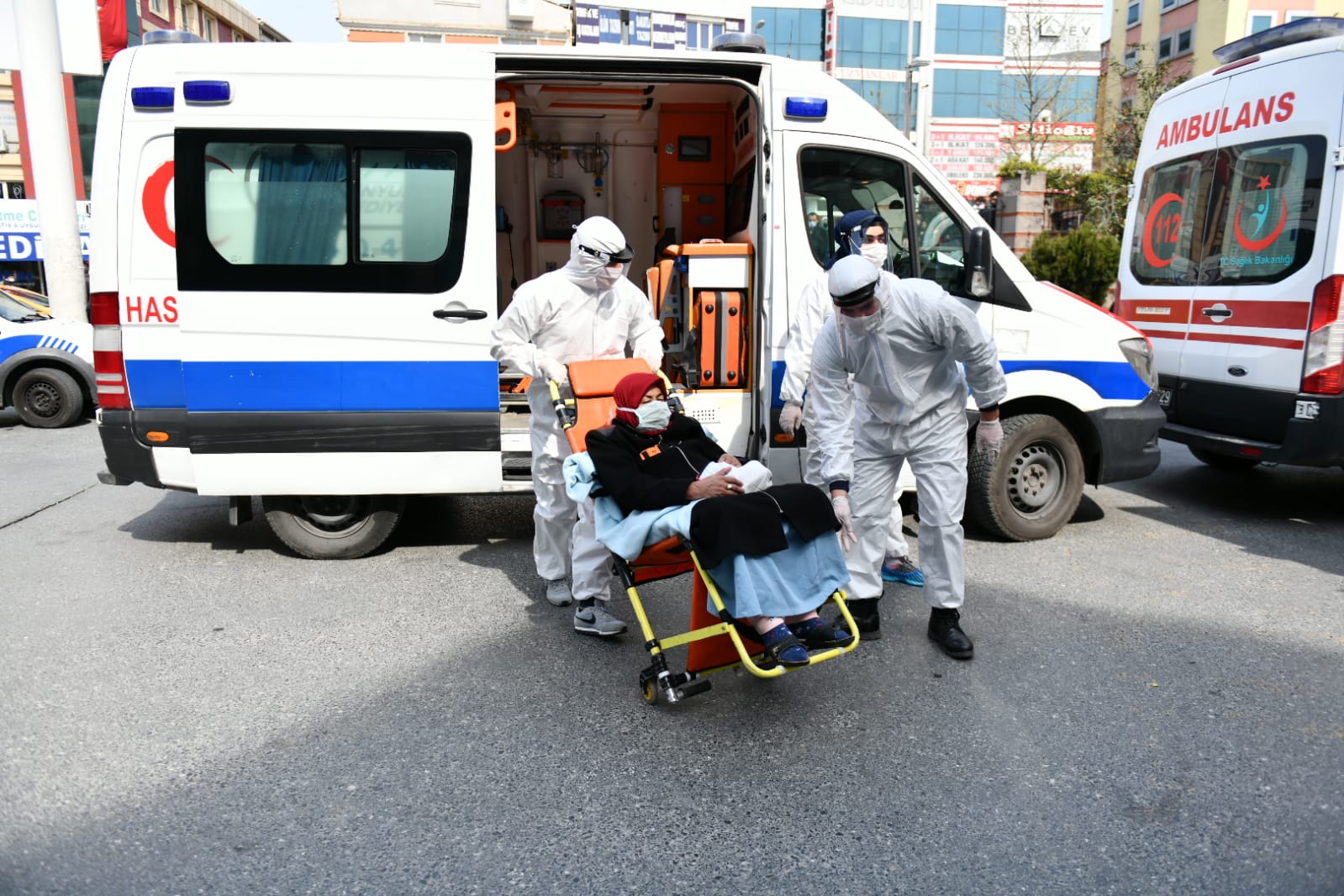 ESENYURT BELEDİYESİ HASTA NAKİL AMBULANSI HİZMETİNE DEVAM EDİYOR