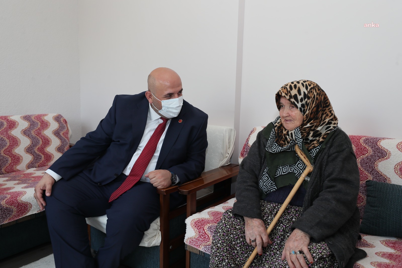 İZMİT BELEDİYESİ 106 YAŞINDAKİ ŞAZİMENT TEYZEYİ UNUTMADI