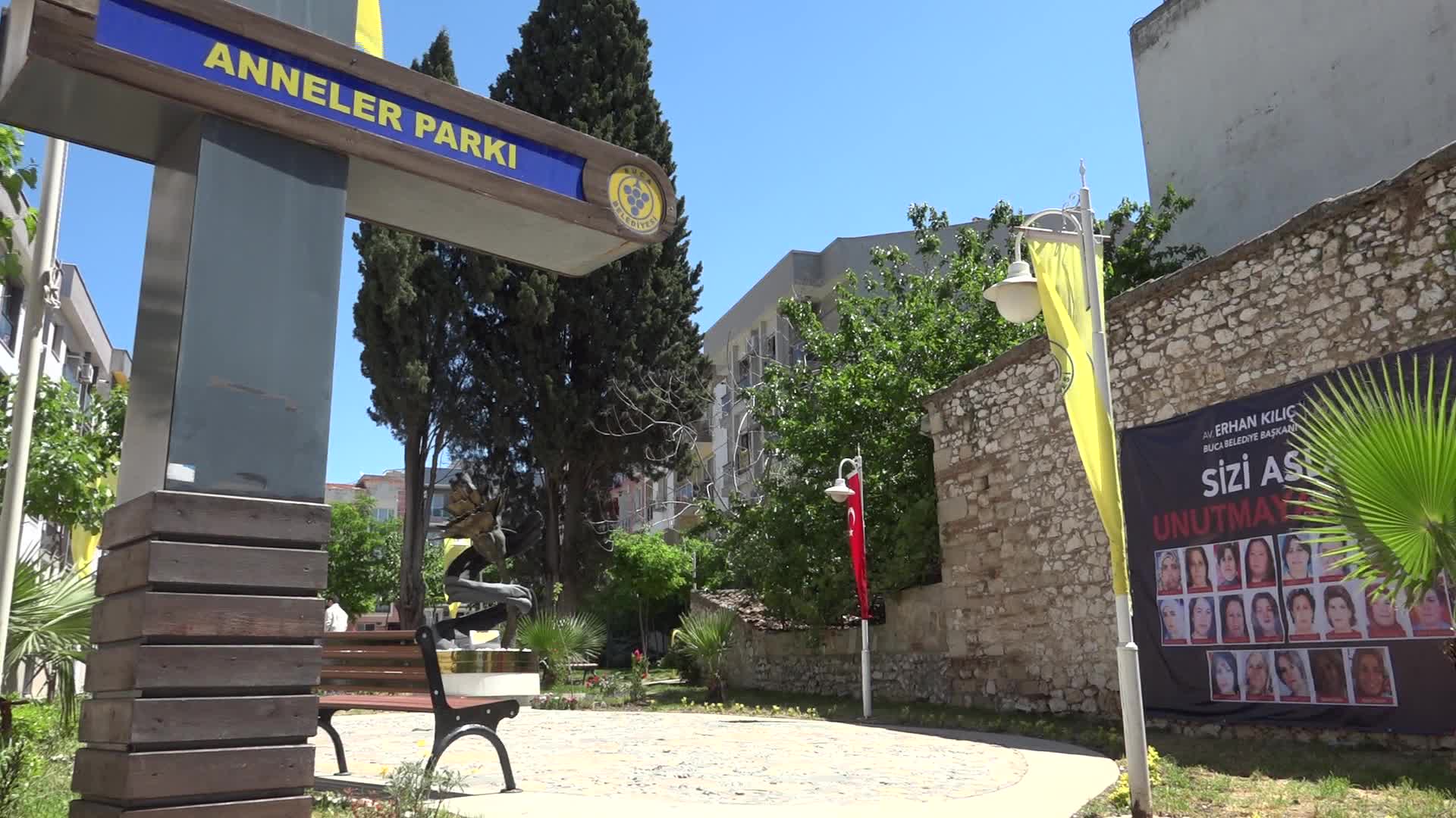 BUCA'DA BURUK ANNELER GÜNÜ... KATLİAM GİBİ KAZADA ÖLEN 24 ANNE ANILDI