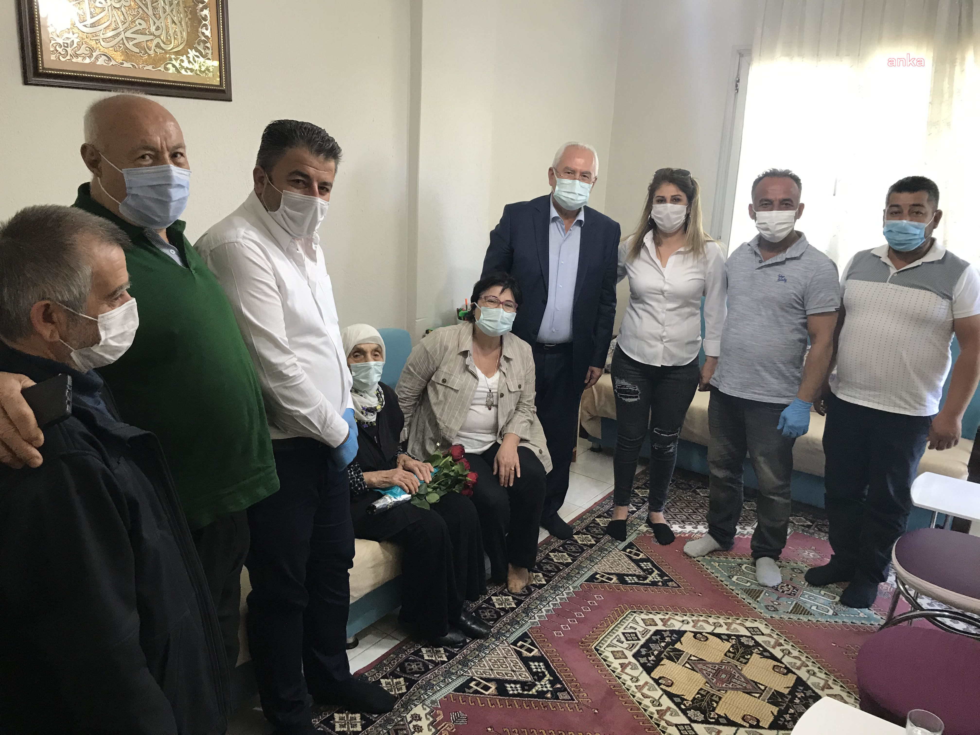107 YAŞINDAKİ AYŞE NİNEYE ANNELER GÜNÜ ZİYARETİ