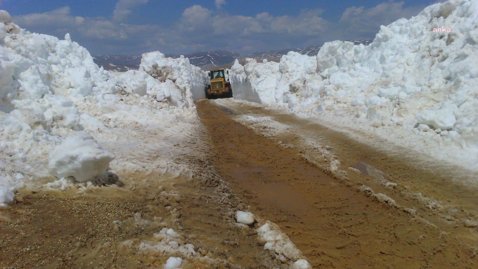 MANAVGAT, AKSEKİ VE GÜNDOĞMUŞ’UN KARLA KAPLI YAYLA YOLLARI AÇILDI