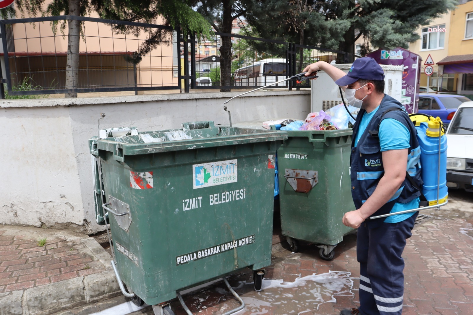 İZMİT BELEDİYESİNDEN TAM KAPANMADA TAM TEMİZLİK
