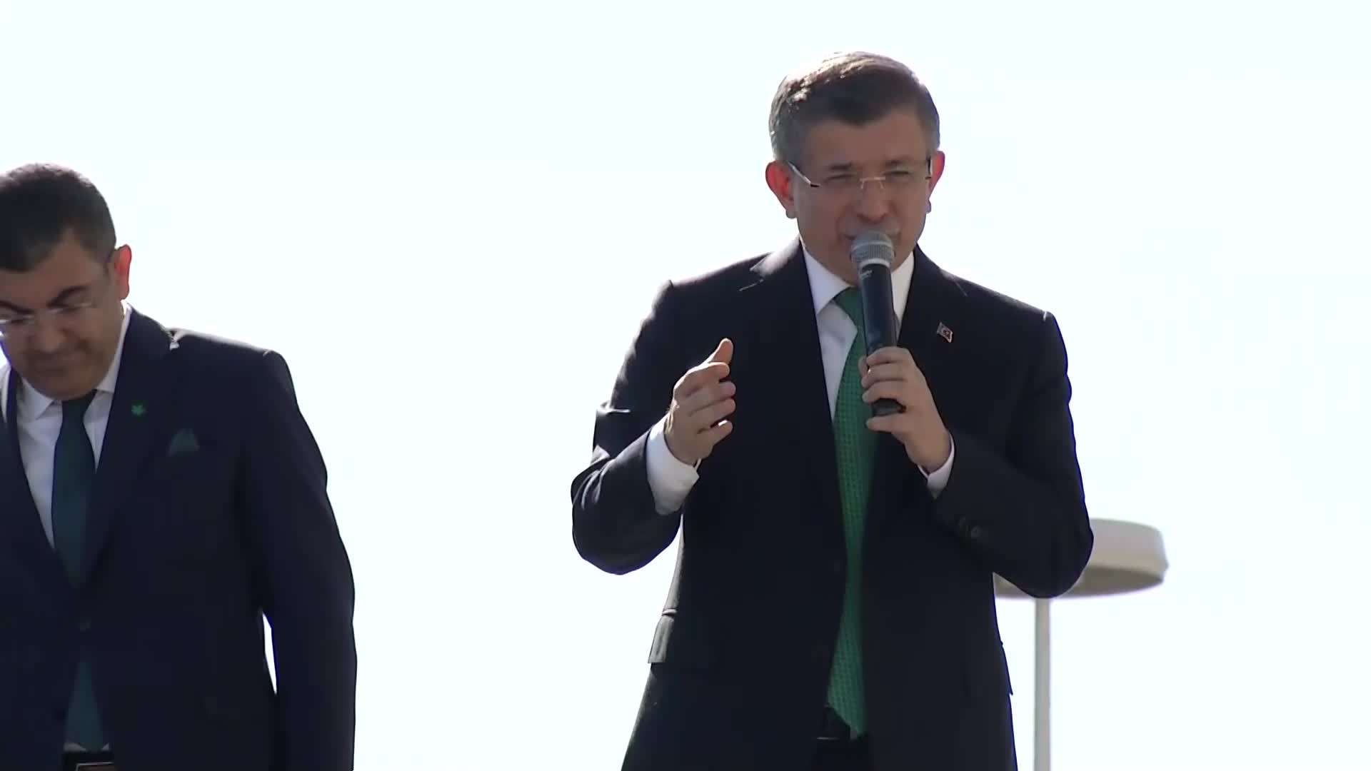 DAVUTOĞLU: SOYLU CUMHURBAŞKANINDAN HABERSİZ KARAR ALAMAZ
