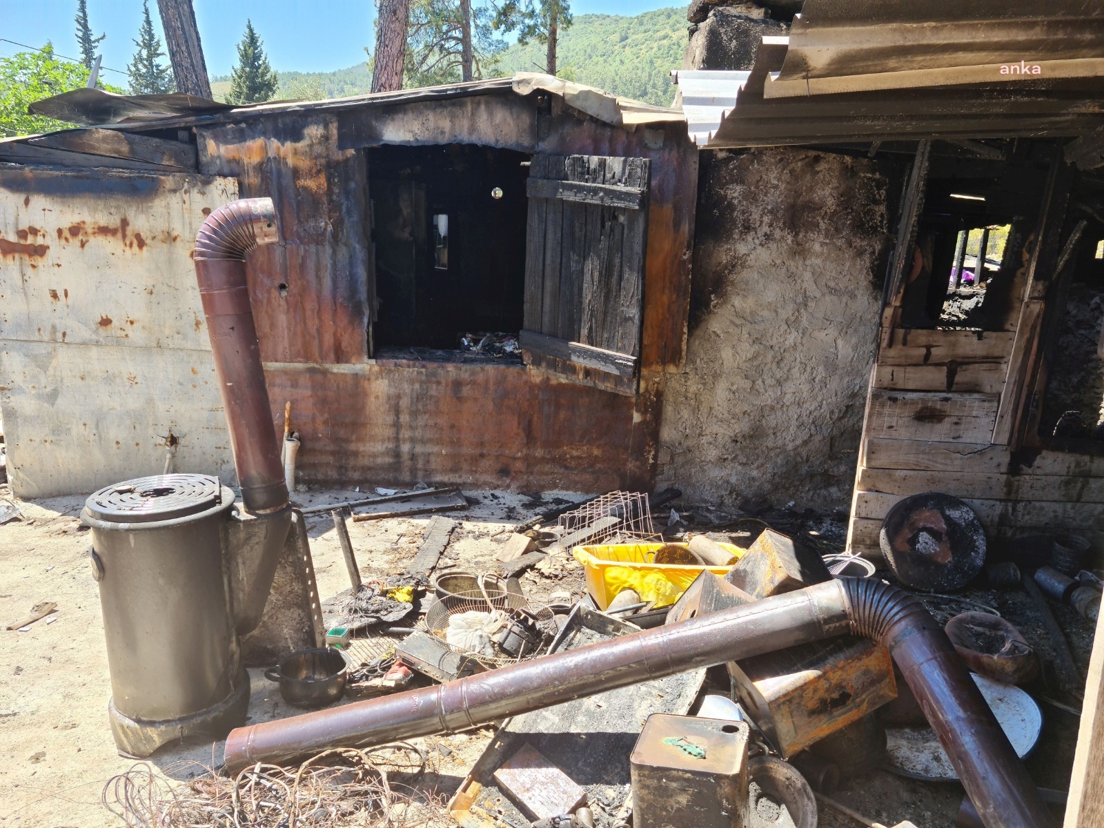 MUĞLA’DA EVİ YANAN AİLEYE KIZILAY’DAN YARDIM ELİ