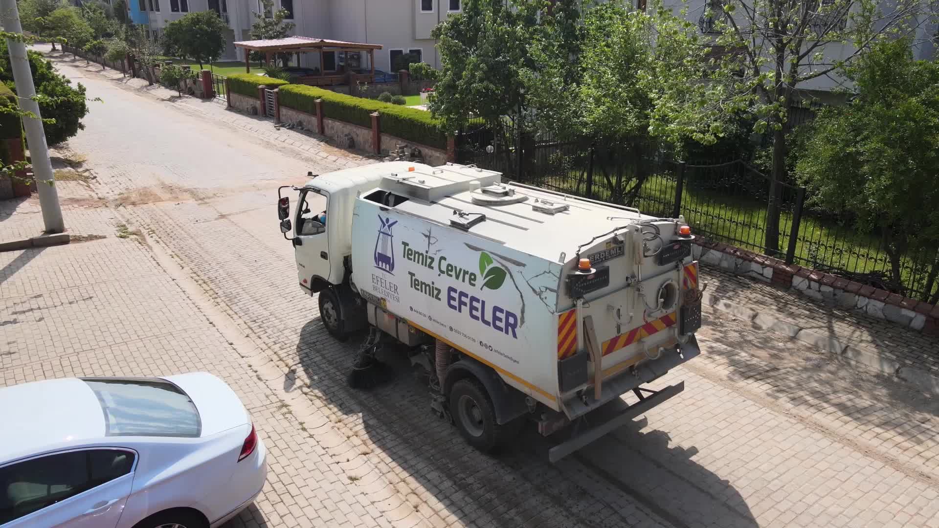 EFELER'DE BİR HAFTADA 15 MAHALLE TEMİZLENDİ
