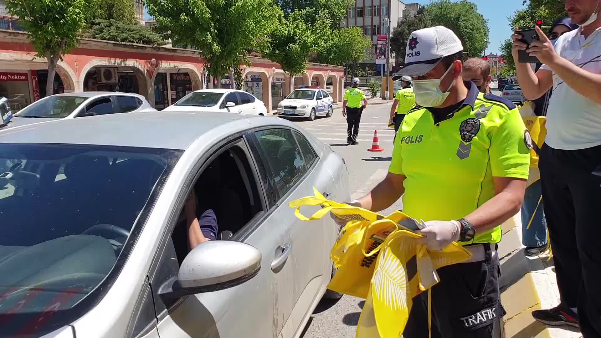 KADIN SÜRÜCÜLERE BEZ TORBA VE ÖNLÜK