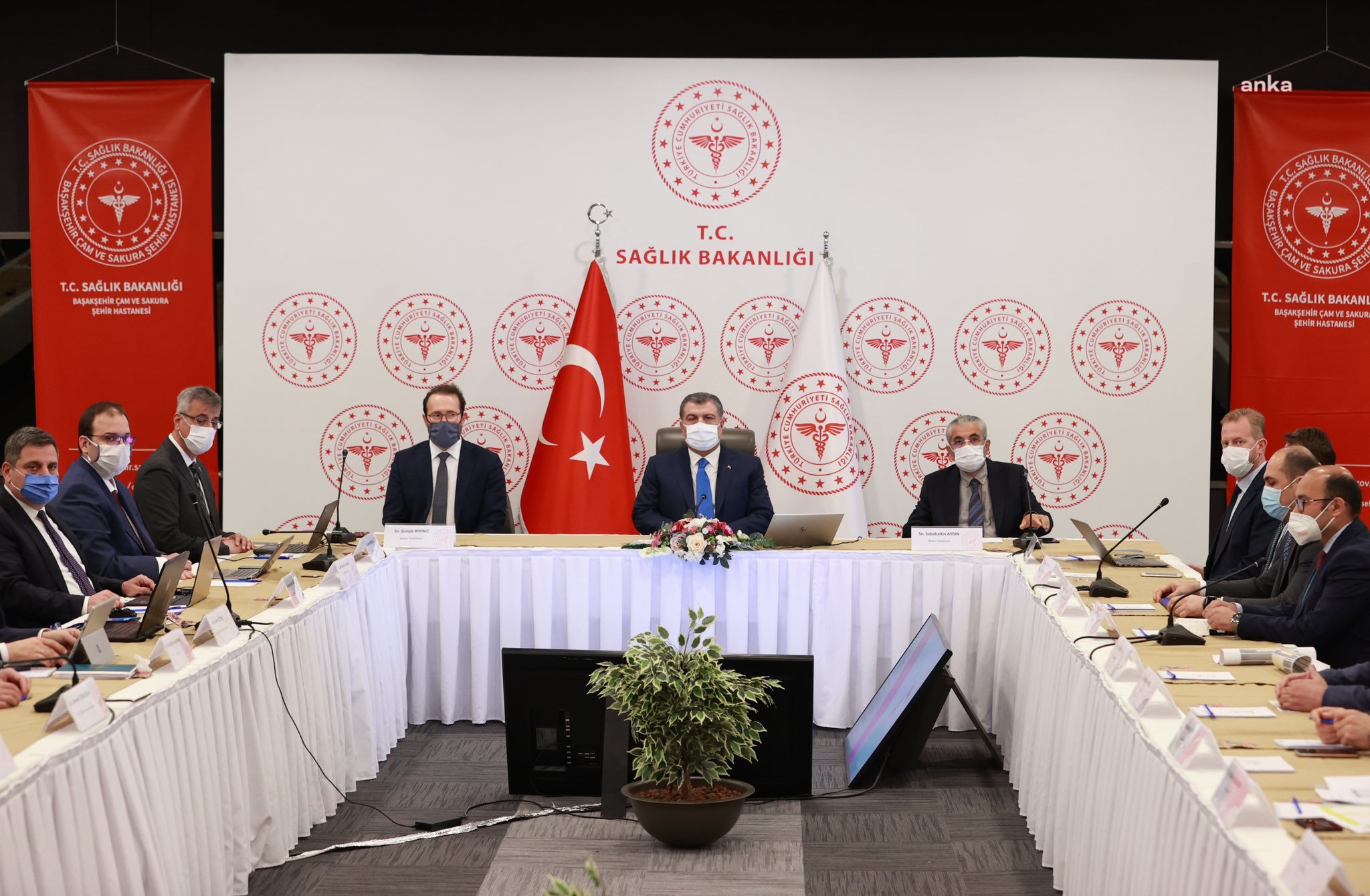 SAĞLIK BAKANI KOCA: İSTANBUL GÖSTERDİĞİ SABRIN MEYVESİNİ ALIYOR