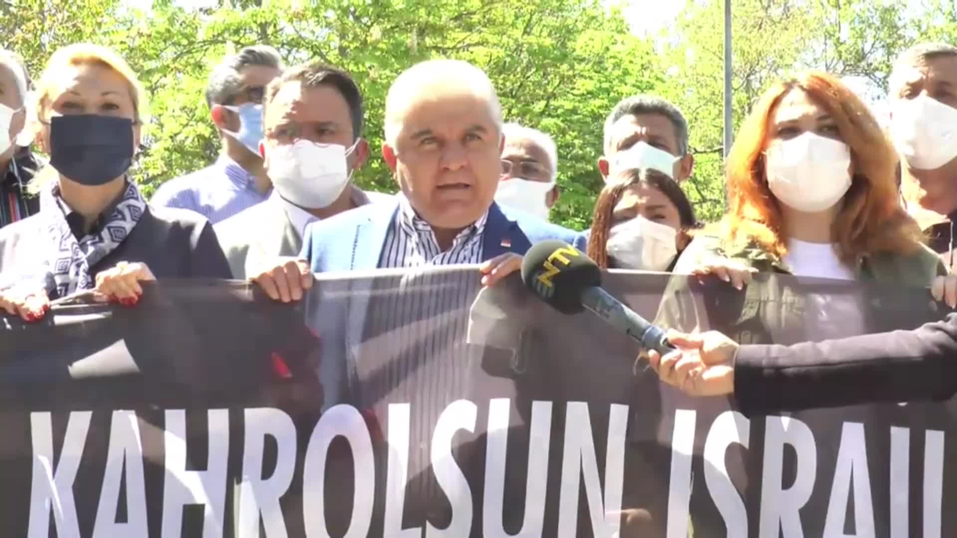CHP’DEN İSRAİL BÜYÜKELÇİLİĞİ ÖNÜNDE PROTESTO: "DÜN 68 KUŞAĞI DESTEK VERİYORDU, BUGÜN DE BİZLER FİLİSTİN HALKI İLE YAN YANAYIZ"