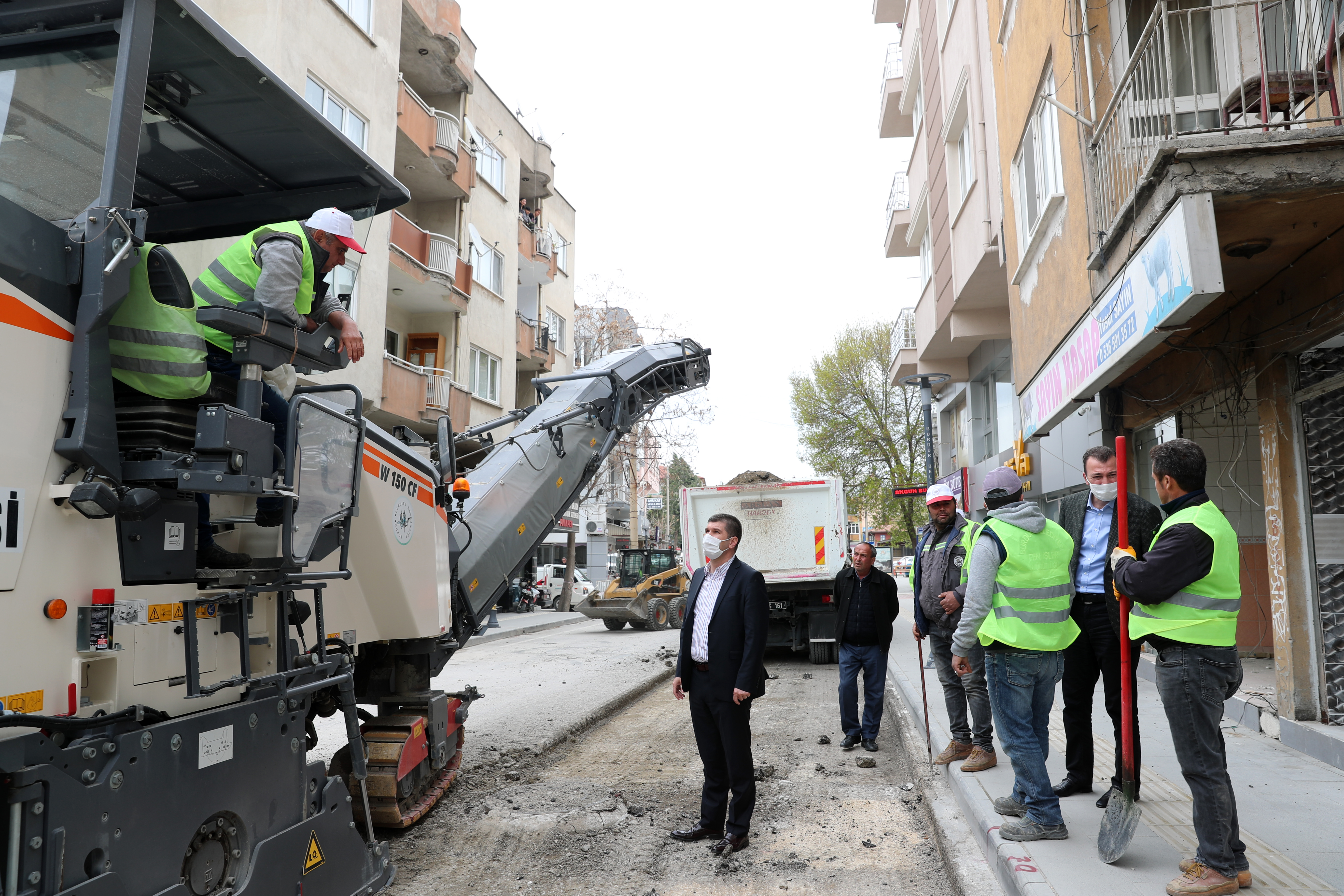 BURDUR BELEDİYESİ, SAHADA ÇALIŞMALARINI SÜRDÜRÜYOR