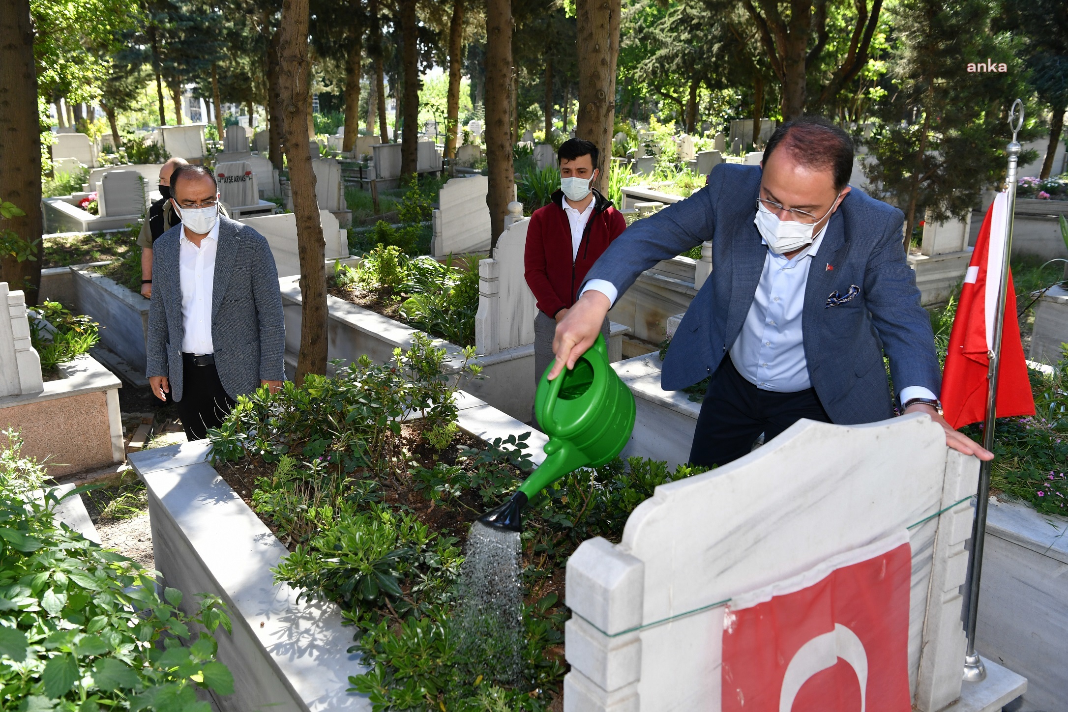 BEYLİKDÜZÜ BELEDİYE BAŞKANI MEZARLIKLARI ZİYARET EDİP DUA ETTİ