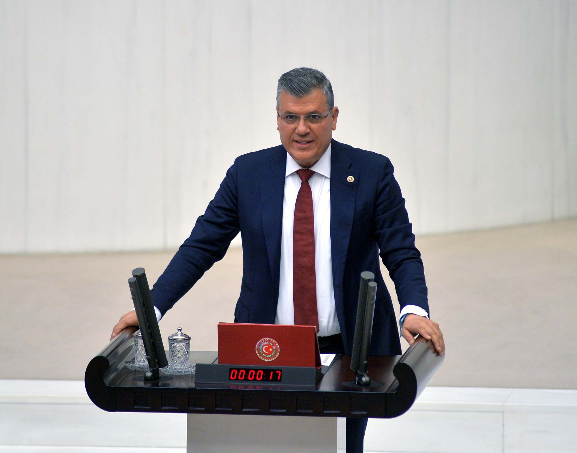 HASTALAR MAĞDUR, MECLİS HALA BEKLİYOR