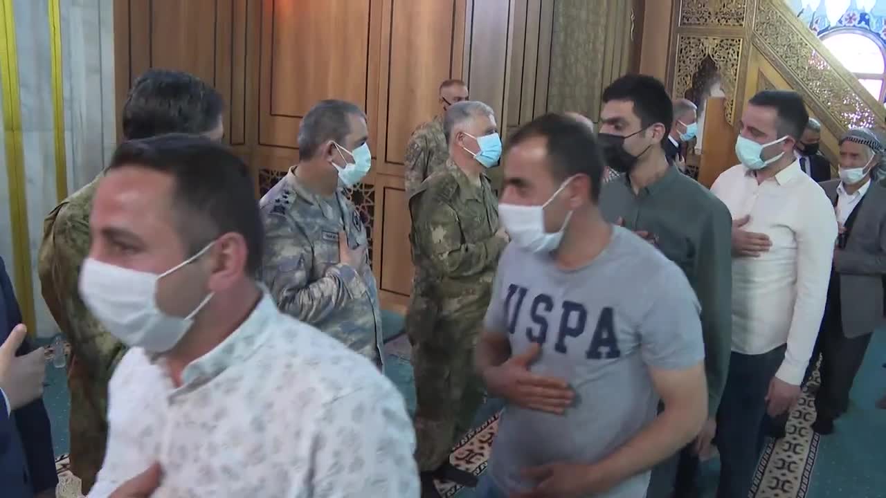 BAKAN AKAR RAMAZAN BAYRAMINI ŞIRNAK'TA ASKERLERLE KUTLADI