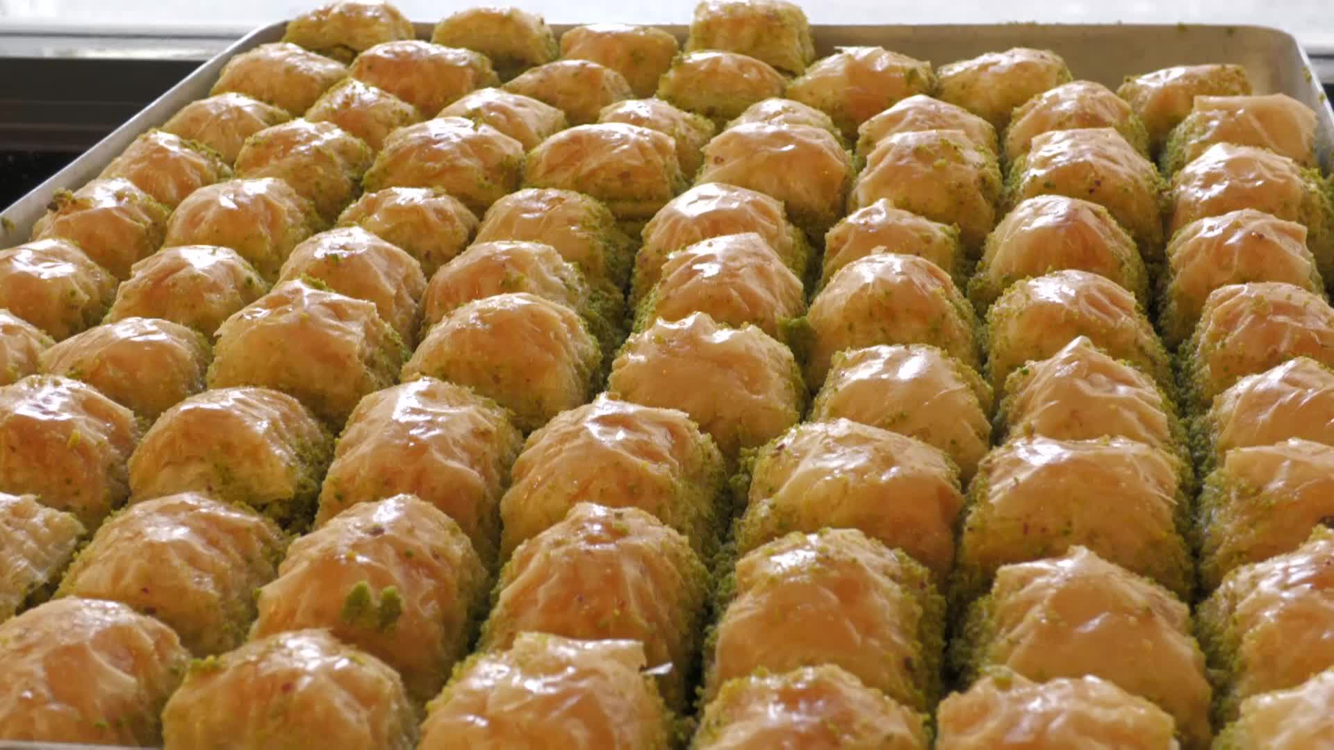 BAKLAVACILARA TATSIZ BAYRAM... "ESKİDEN TEPSİYLE ALINIRDI, ŞİMDİ TANEYLE İSTİYORLAR"