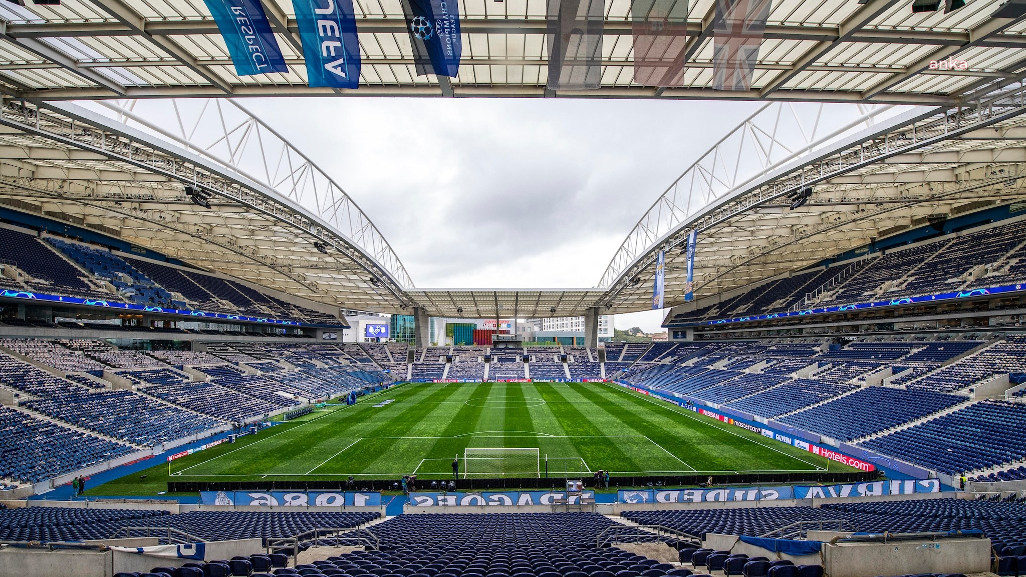 UEFA RESMEN DUYURDU: ŞAMPİYONLAR LİGİ FİNALİ İSTANBUL'DA DEĞİL PORTEKİZ'DE OYNANACAK