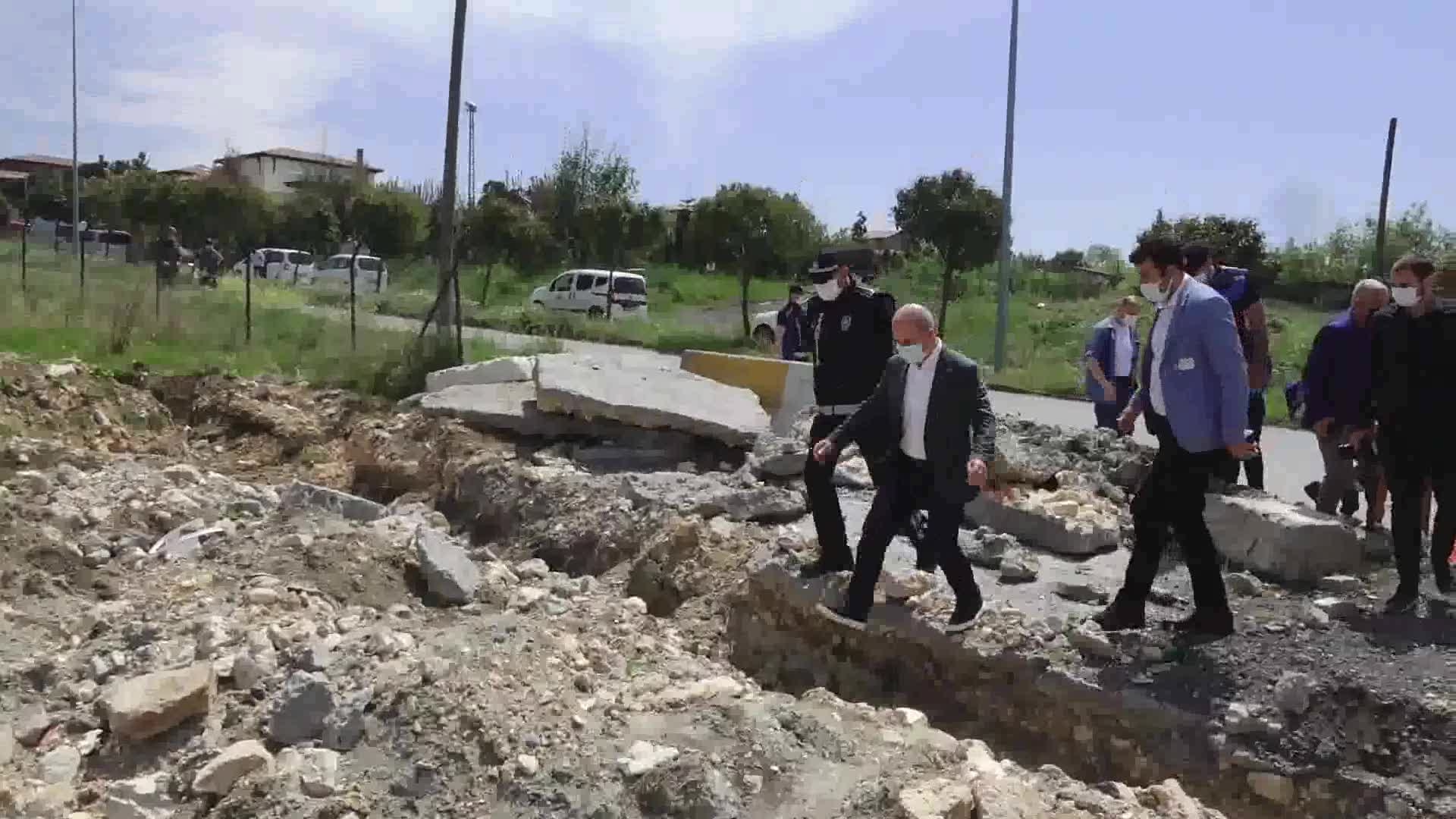GECE YARISI KAMYONLARLA BÜYÜKÇEKMECE GÖLÜ HAVZASINA HAFRİYAT DÖKTÜLER, BAŞKAN İSYAN ETTİ