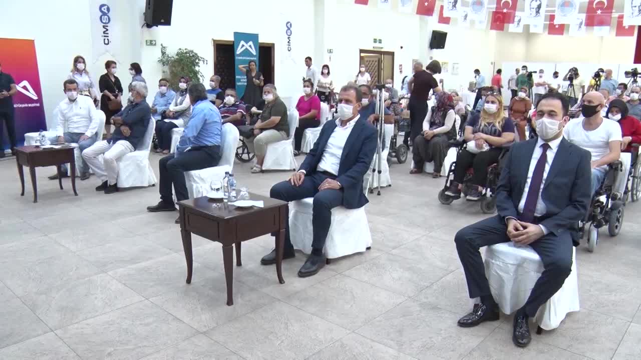 MERSİN BÜYÜKŞEHİR, ENGELLİ BİREYLERİN ÖNÜNDEKİ ENGELLERİ KALDIRIYOR