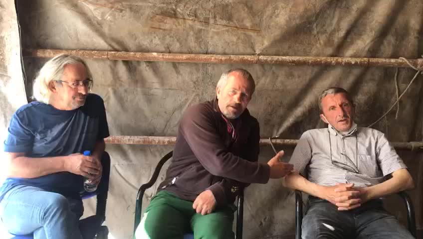 İKİZDERELİLER, YAŞANANLARI TİYATROYLA ANLATTILAR: "MEHMET'E TAŞ KURBAN OLSUN"