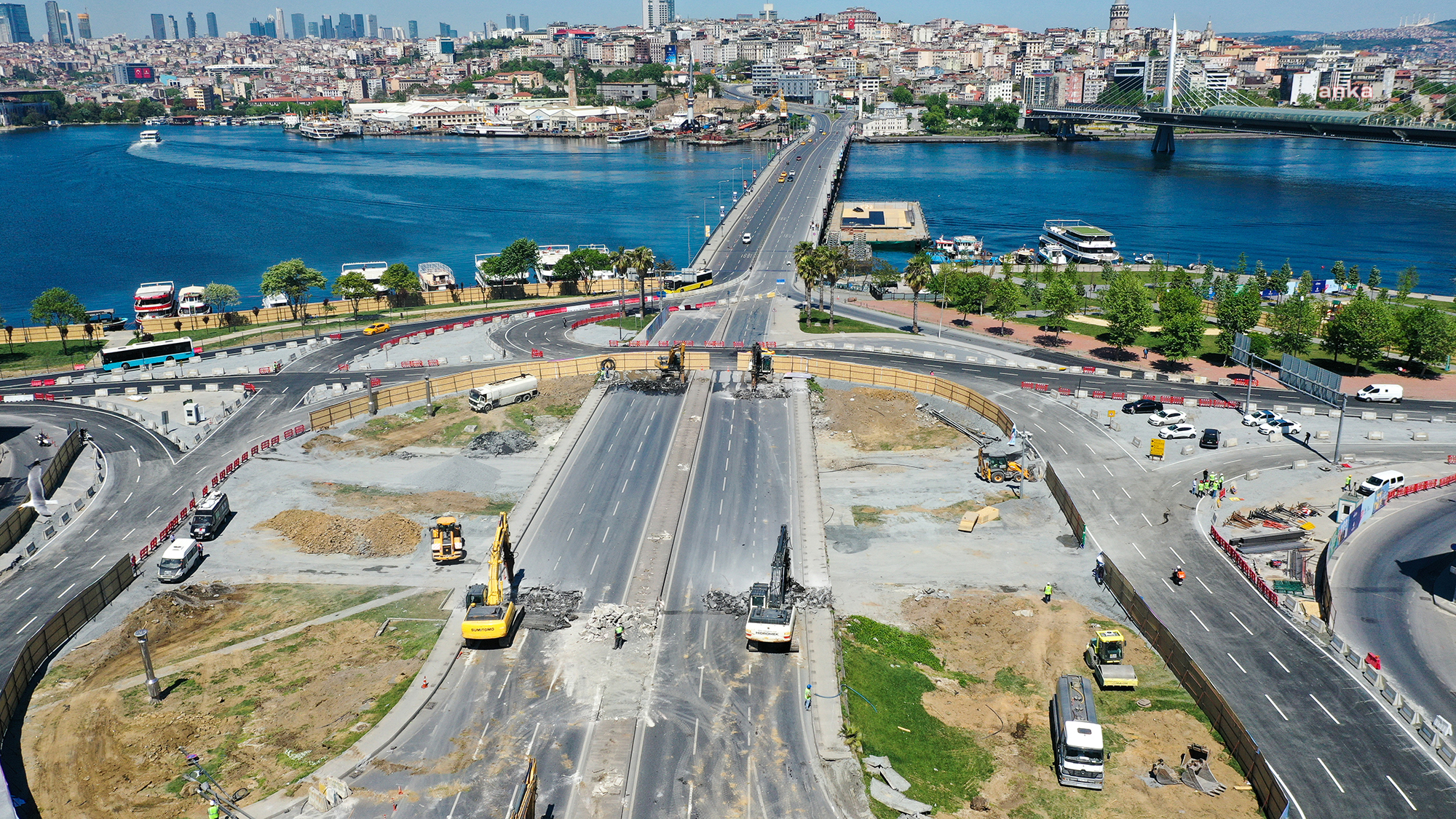UNKAPANI KÖPRÜSÜ’NÜN YIKIMI TAMAMLANIYOR