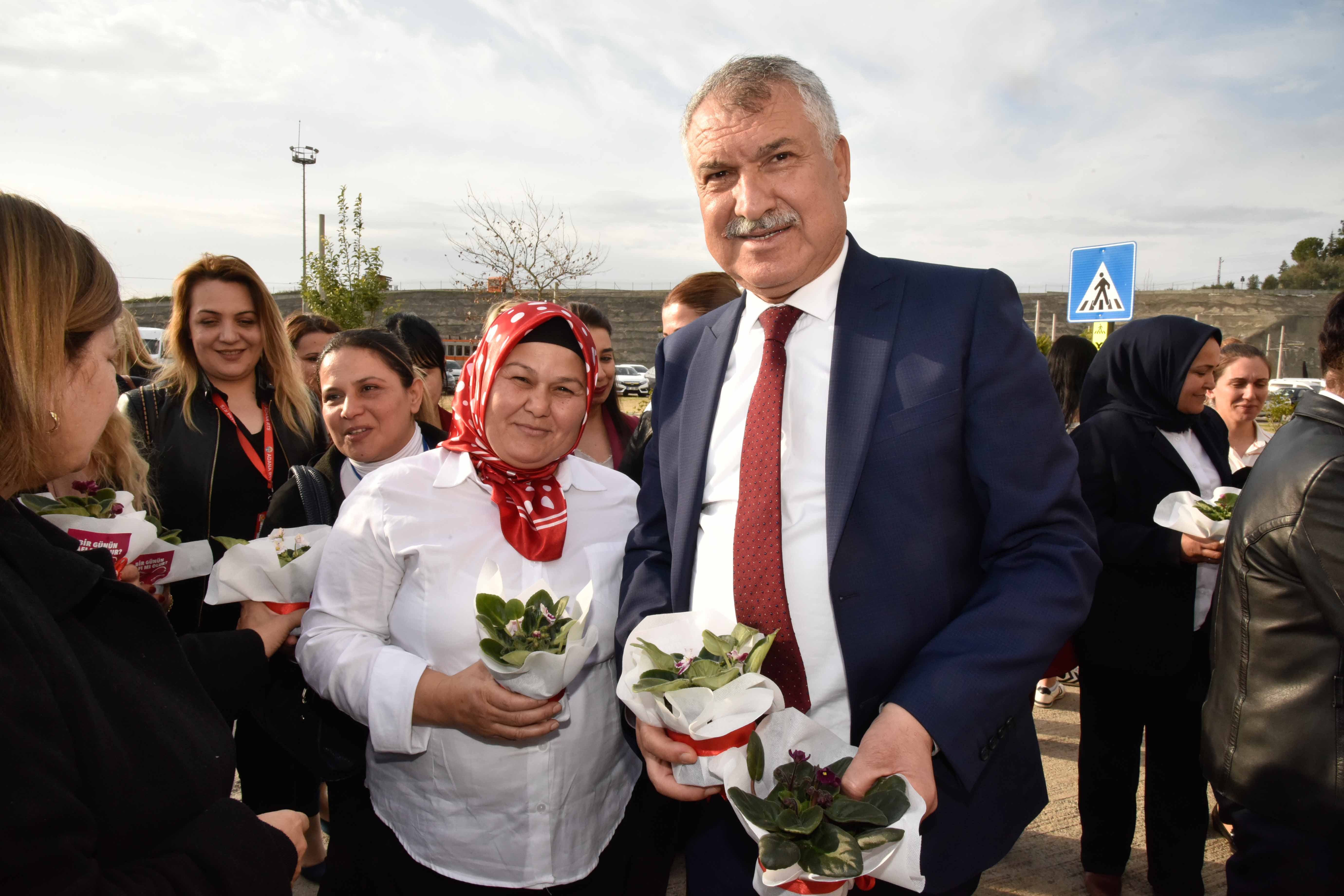 MERSİN'DE EMEKLİ EVİ’NDEN TÜRK SANAT MÜZİĞİ NAĞMELERİ YÜKSELİYOR