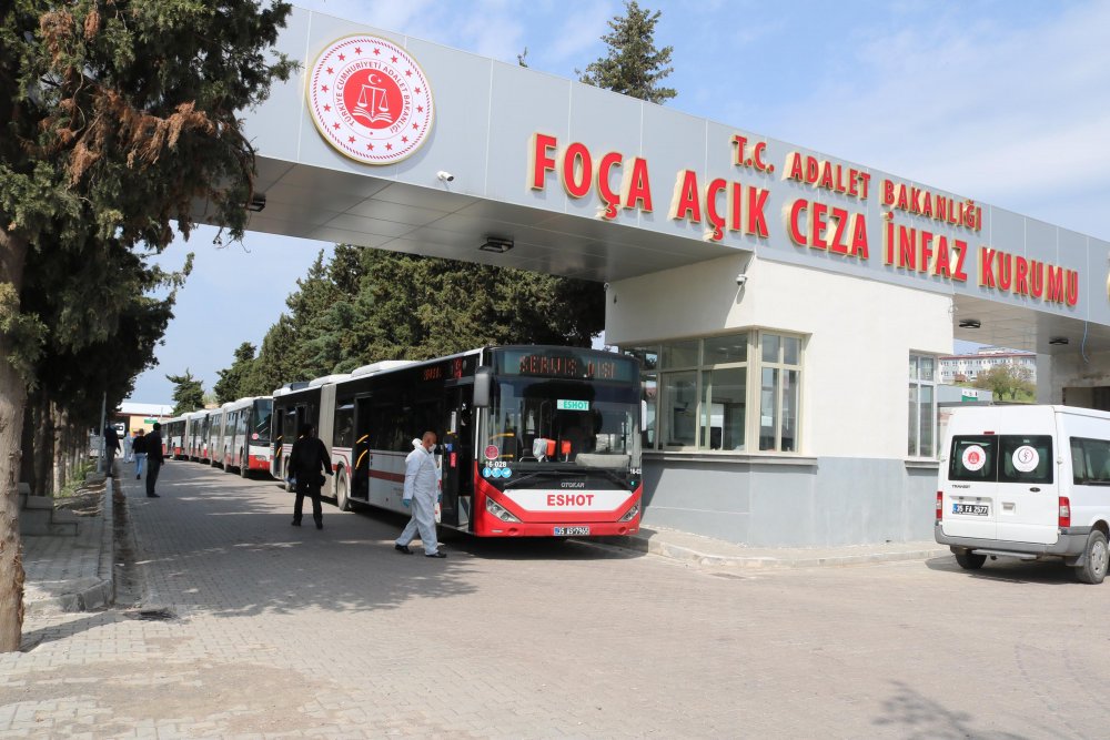 İZMİR’DE TAHLİYELER BAŞLADI