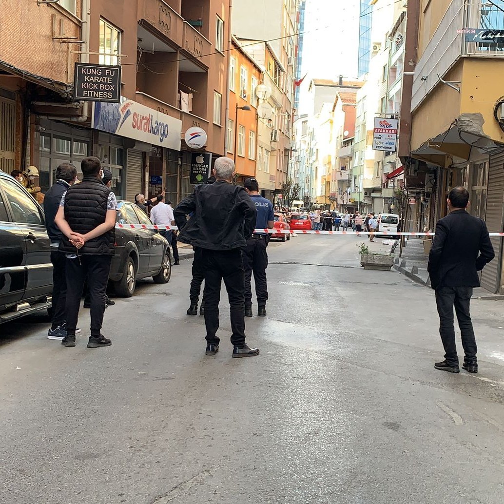 ŞİŞLİ'DE ÜÇ BİNA YIKILMA TEHLİKESİNE KARŞI BOŞALTILDI