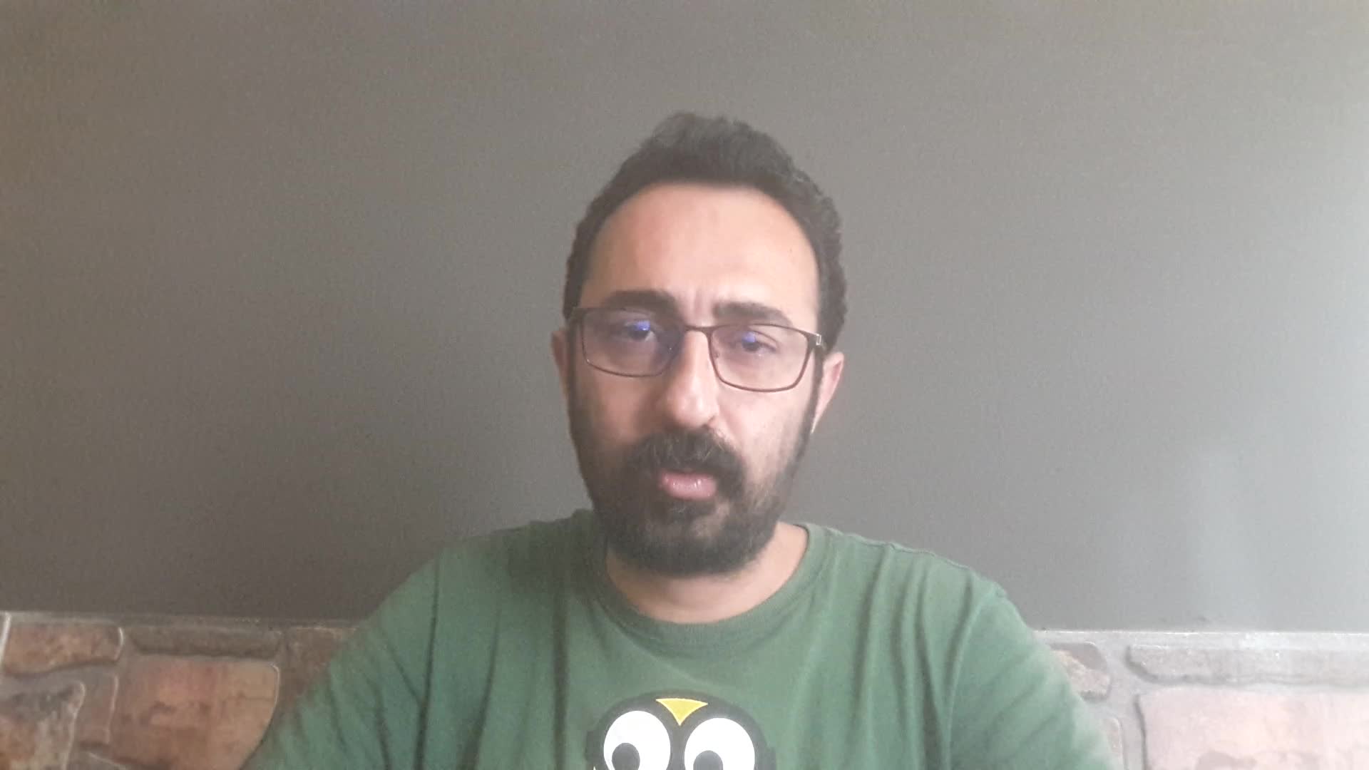 KAMERA ARKASI İŞÇİLERİ AŞI BEKLİYOR