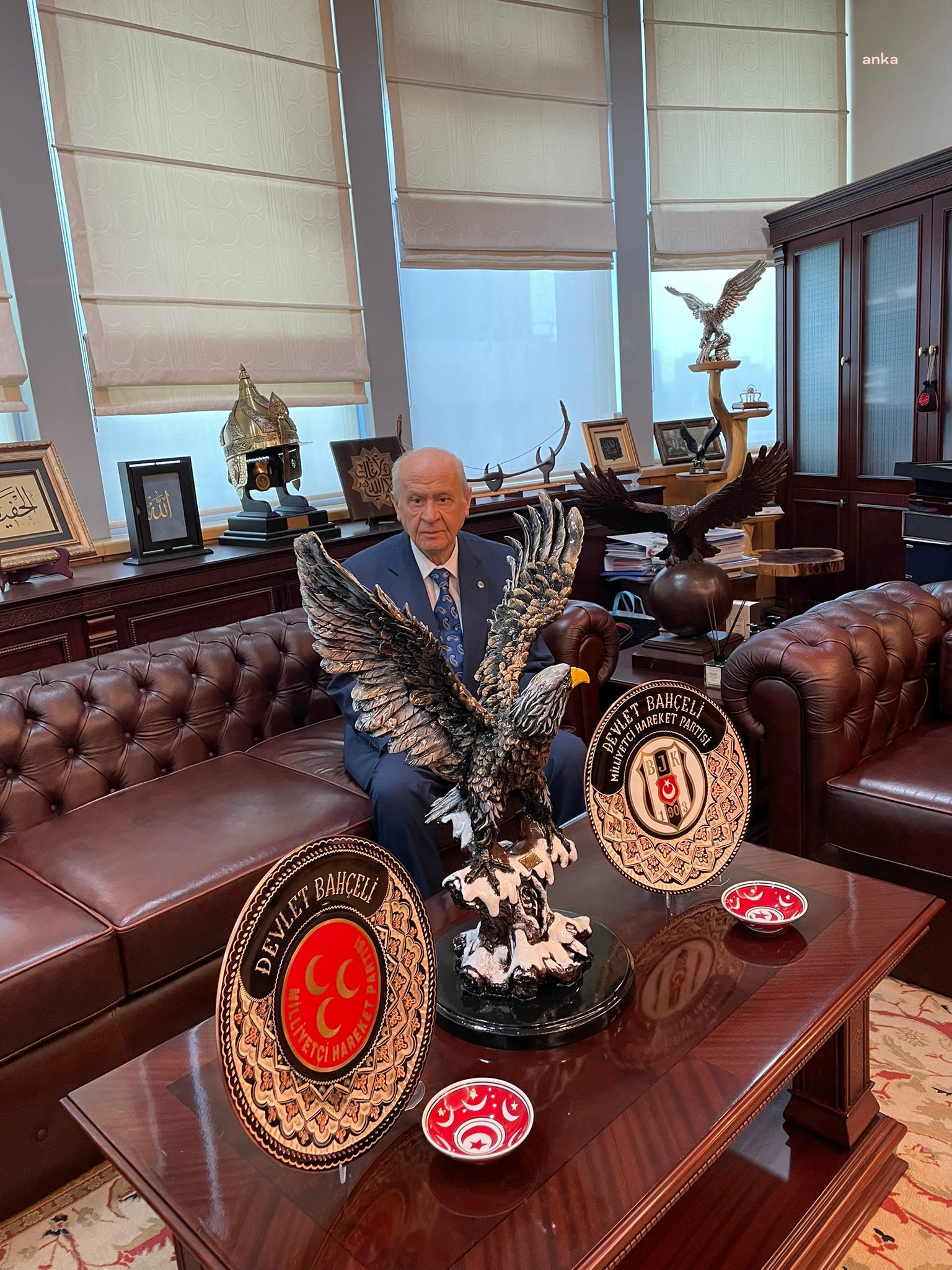 BAHÇELİ'DEN "KARTALLI" KUTLAMA: "ŞAMPİYON BEŞİKTAŞ'IMIZI YÜREKTEN KUTLUYORUM"