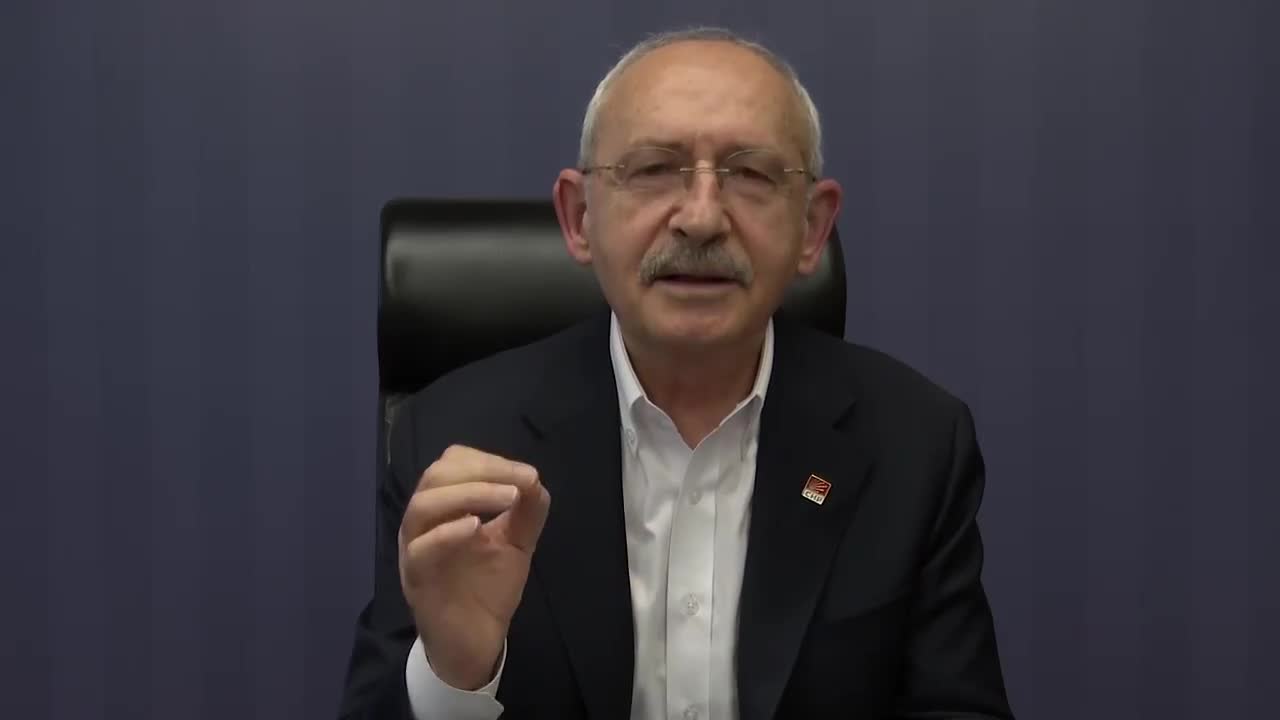 KILIÇDAROĞLU, GENÇLERE SESLENDİ: "O TERTEMİZ ZİHİNLERİNİZİ ZEHİRLEMELERİNE İZİN VERMEYİN, HER ŞEYLERİ PALAVRA"