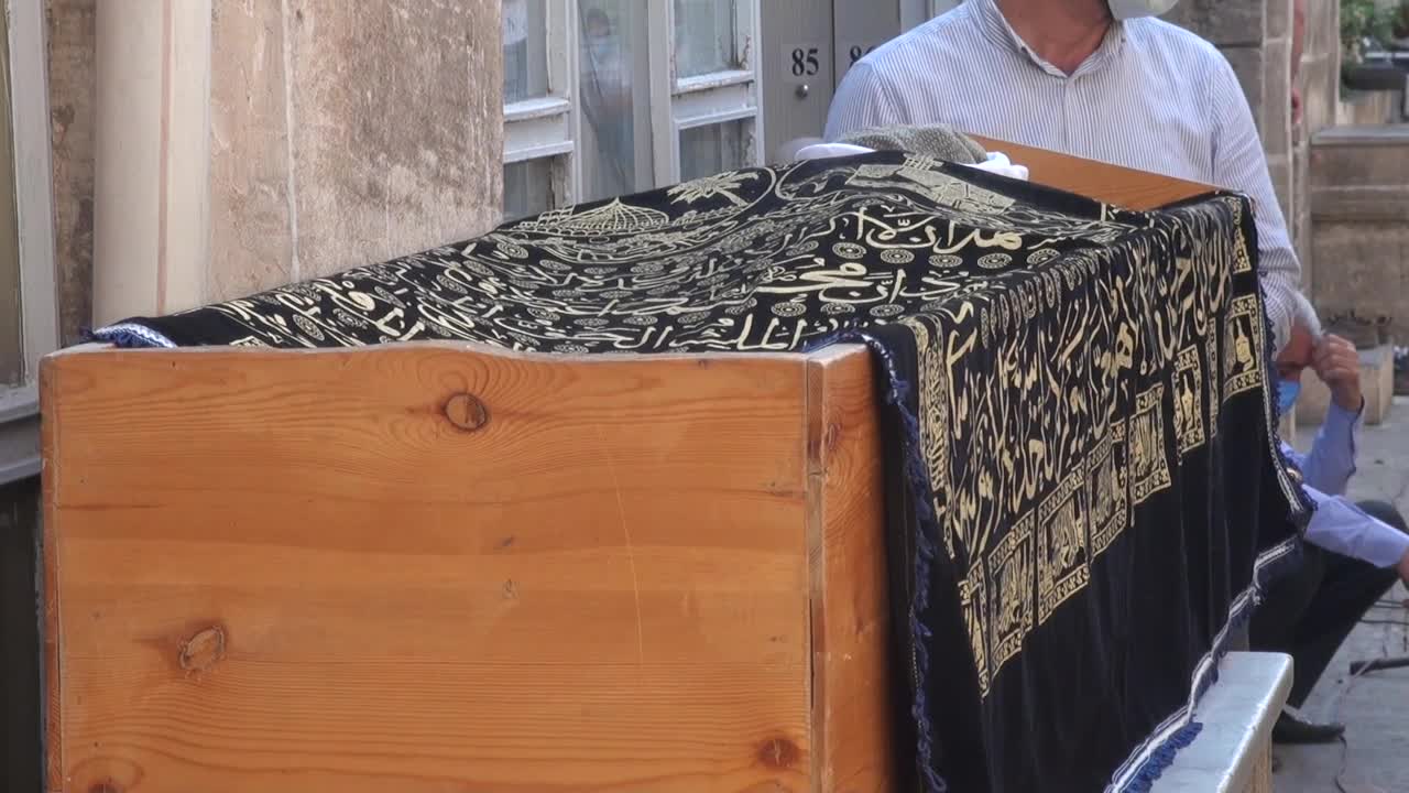 ŞANLIURFA'DA CEMAAT ÖNDE GELENİ İÇİN YÜZLERCE KİŞİNİN KATILIMIYLA CENAZE TÖRENİ DÜZENLENDİ