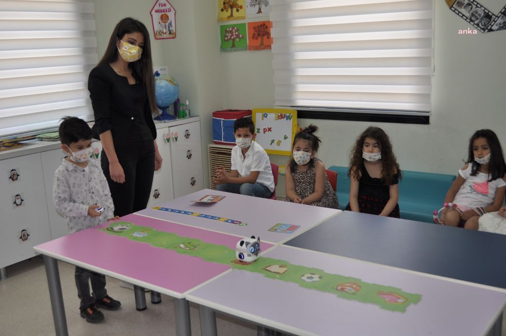 ÇUKUROVA BELEDİYESİ'NDEN KREŞLERDE ROBOTİK KODLAMA EĞİTİMİ