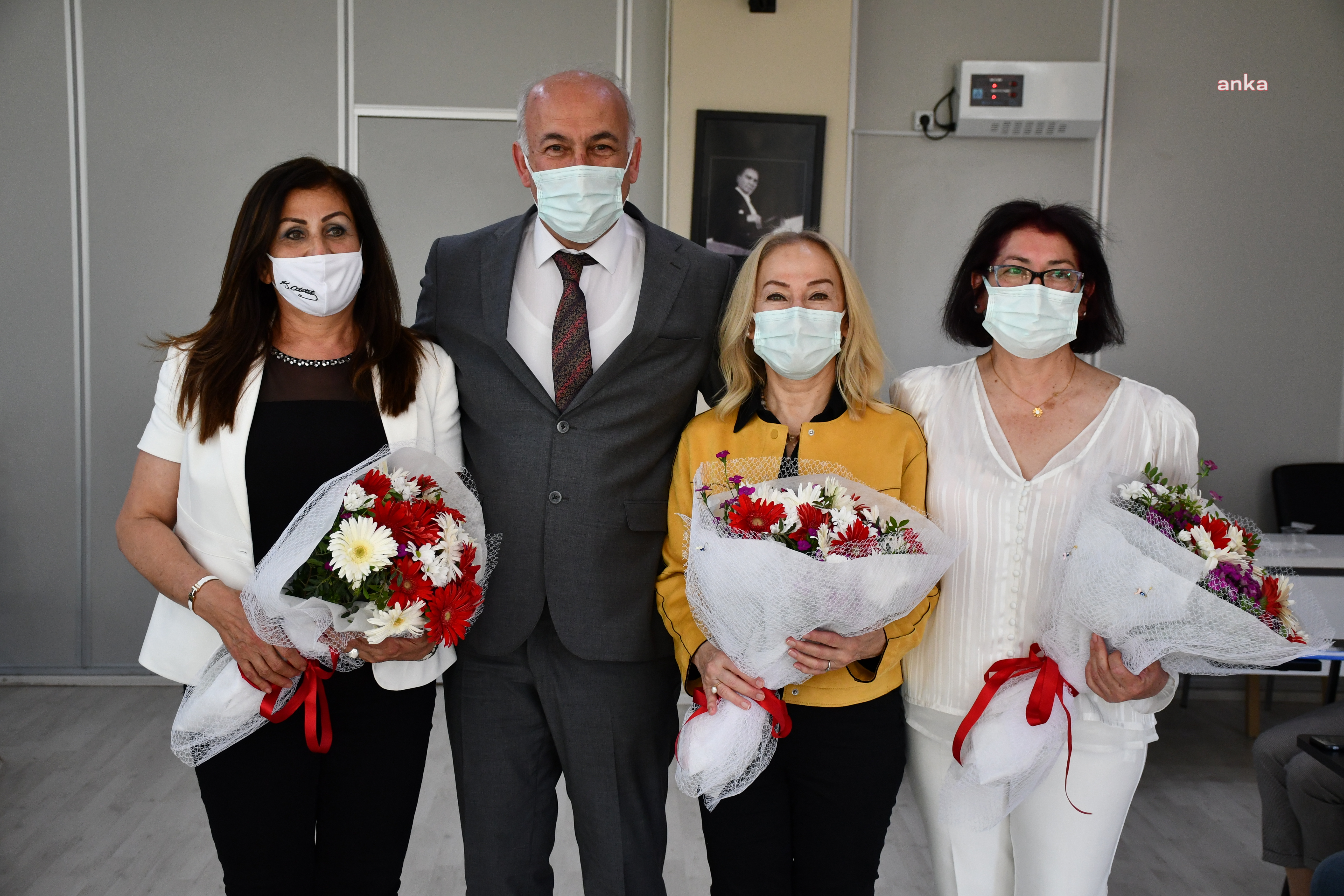 SÖKE BELEDİYE BAŞKANI TUNCEL’DEN ÜÇ KADIN MECLİS ÜYESİNE DOĞUM GÜNÜ SÜRPRİZİ