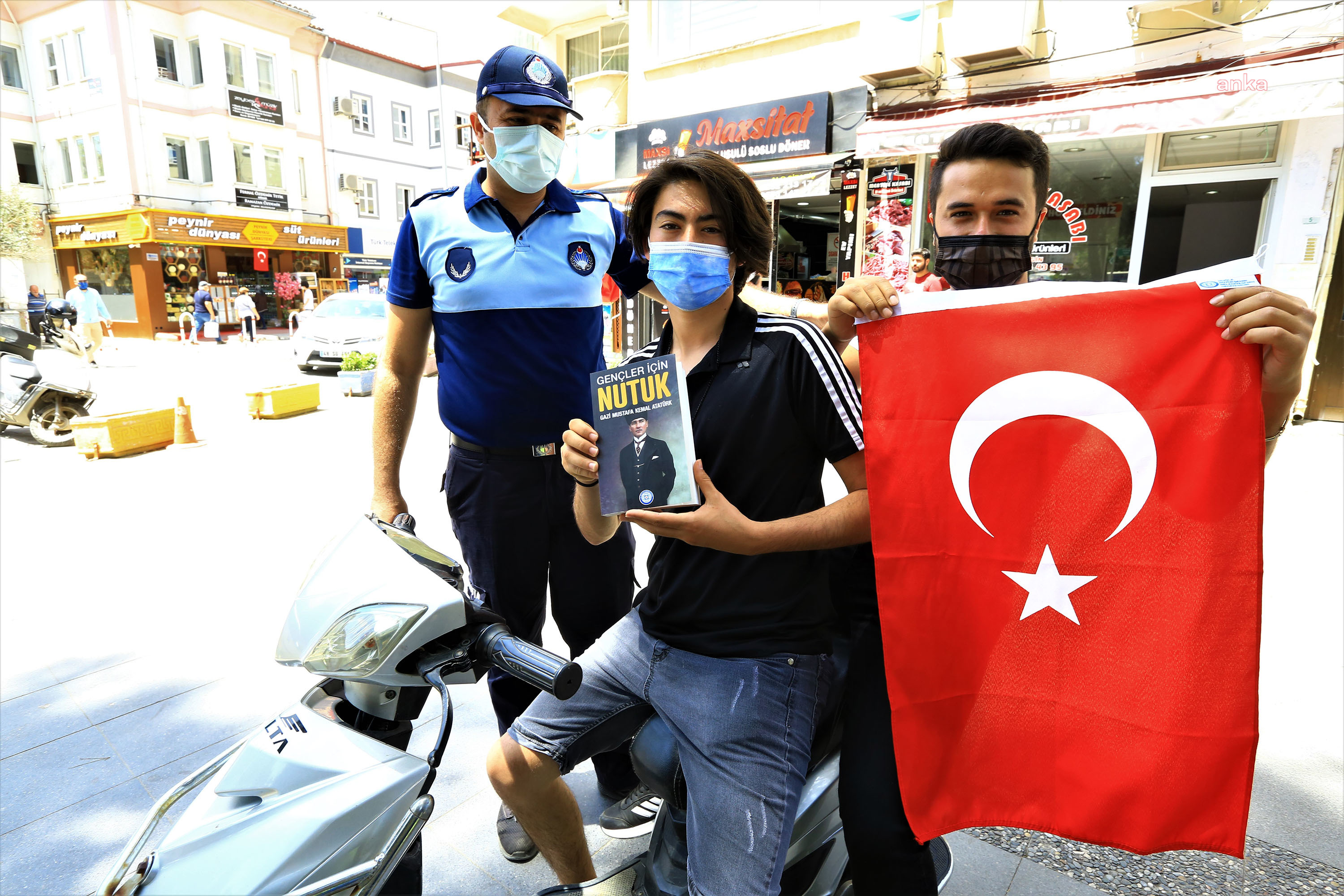 MUĞLA BÜYÜKŞEHİR’DEN GENÇLERE NUTUK VE TÜRK BAYRAĞI