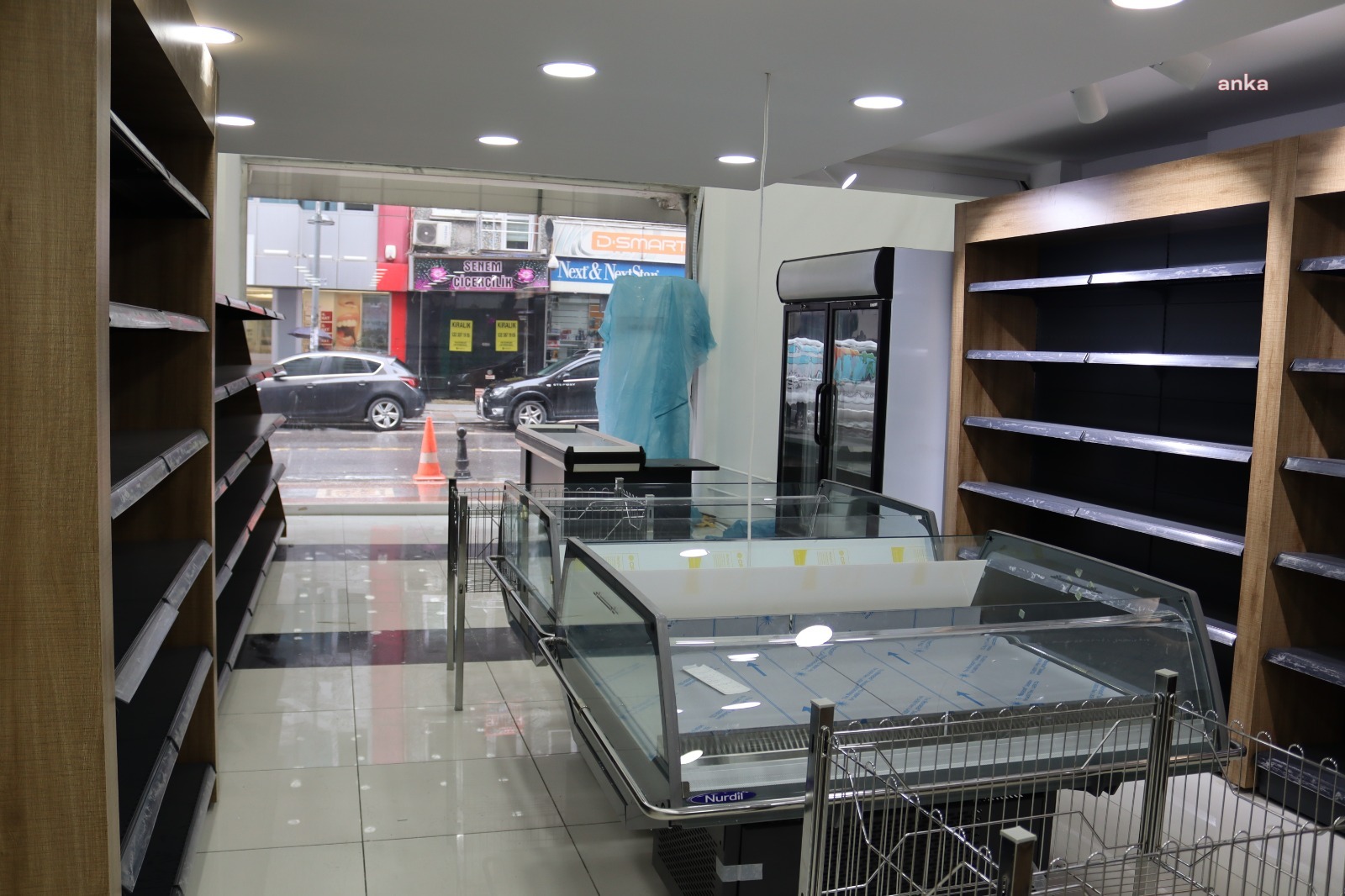 İZMİT HALK MARKET, RUHSATINI ALDI