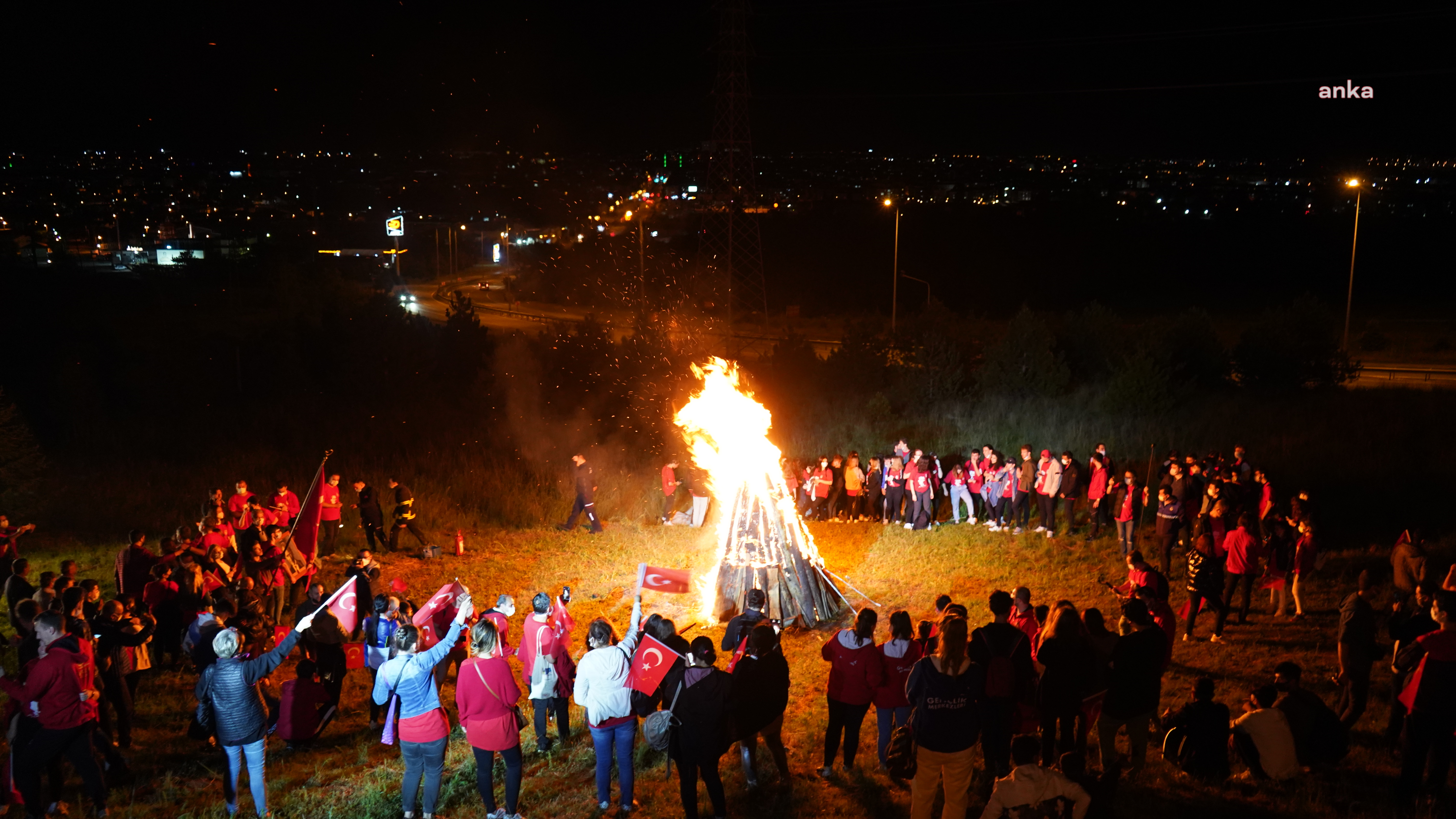 LÜLEBURGAZ'DA 19 MAYIS İÇİN BAĞIMSIZLIK YÜRÜYÜŞÜ