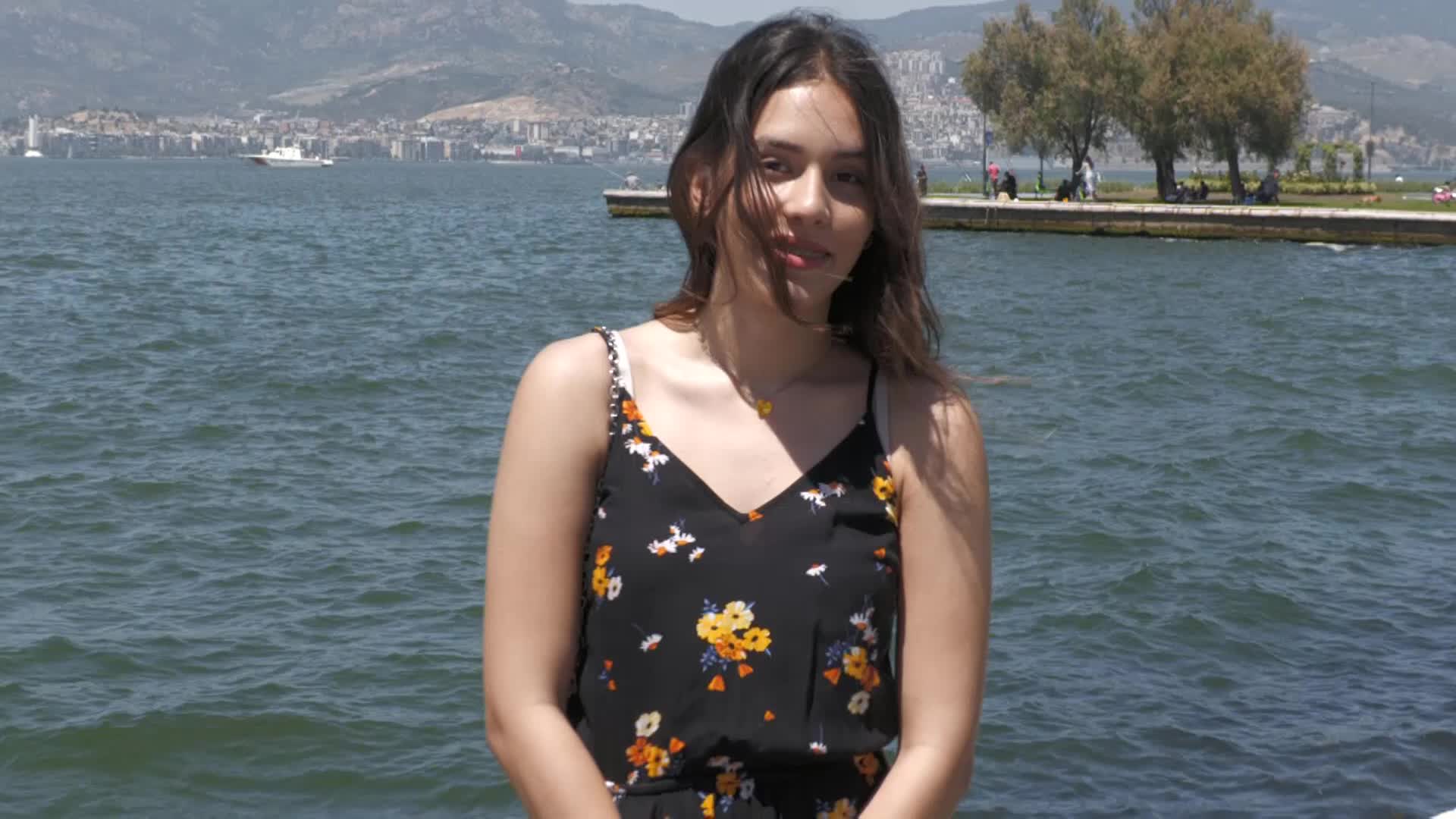 İZMİRLİ LİSE ÖĞRENCİSİNE MANSUR YAVAŞ SÜRPRİZİ