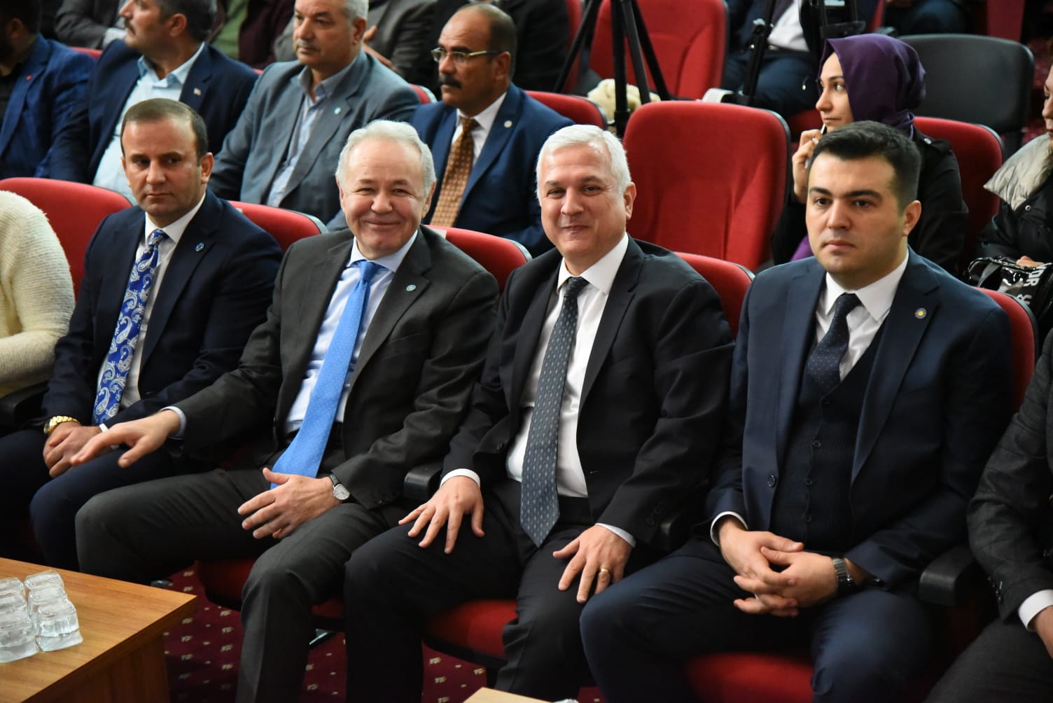 SEZGİN: DIŞ POLITIKAMIZ BIR GÜN RUSYA'NIN, ERTESI GÜN ABD'NIN DÜMEN SUYUNDA SAVRULUYOR