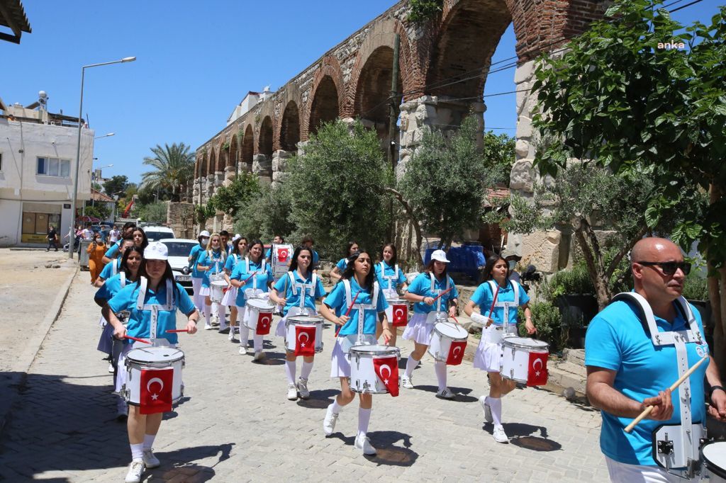 EFES SELÇUK’TA GENÇLİK BANDOSU İLE BAYRAM COŞKUSU