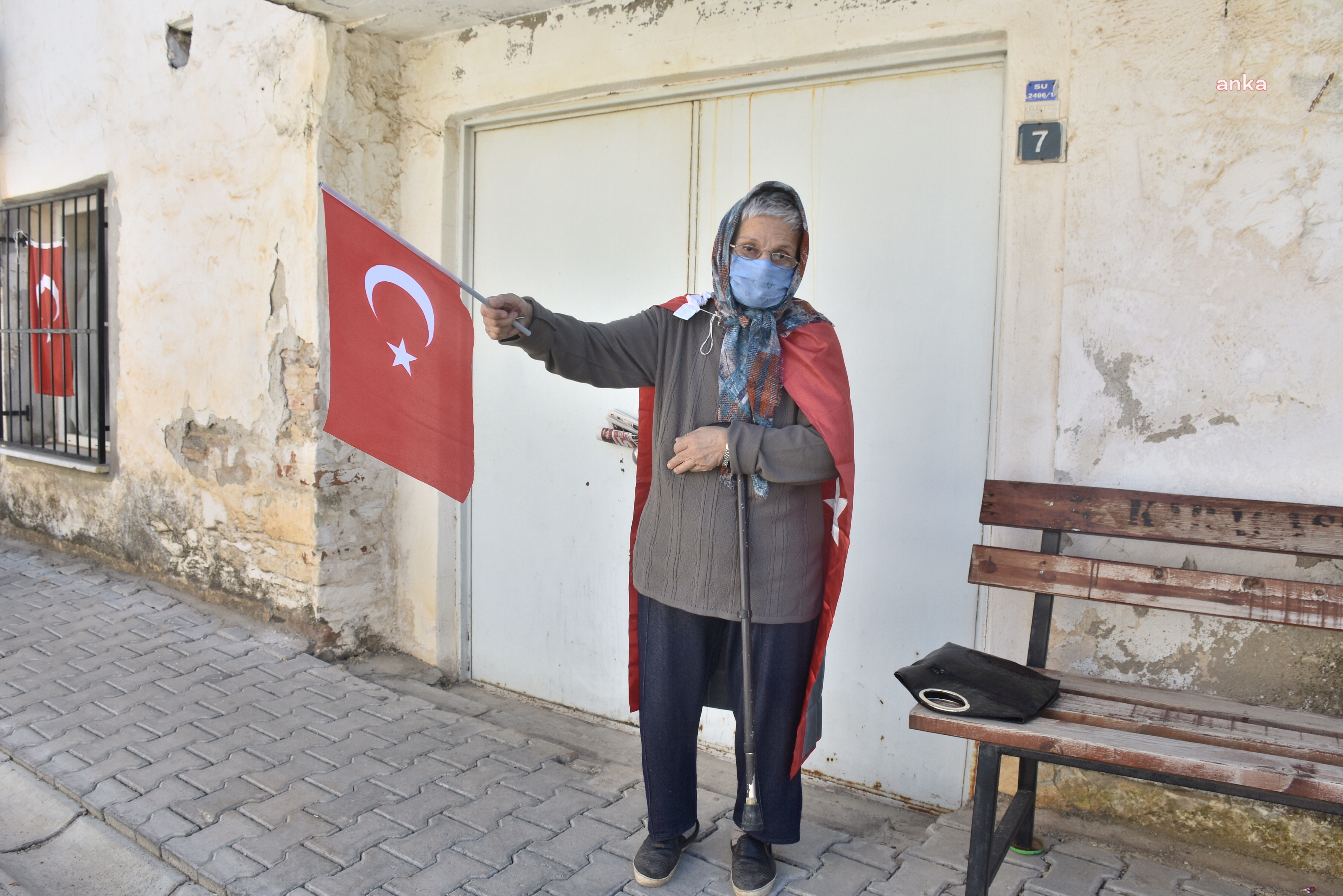 67 YAŞINDA BASTONUYLA GENÇLİK BAYRAMINA KOŞTU