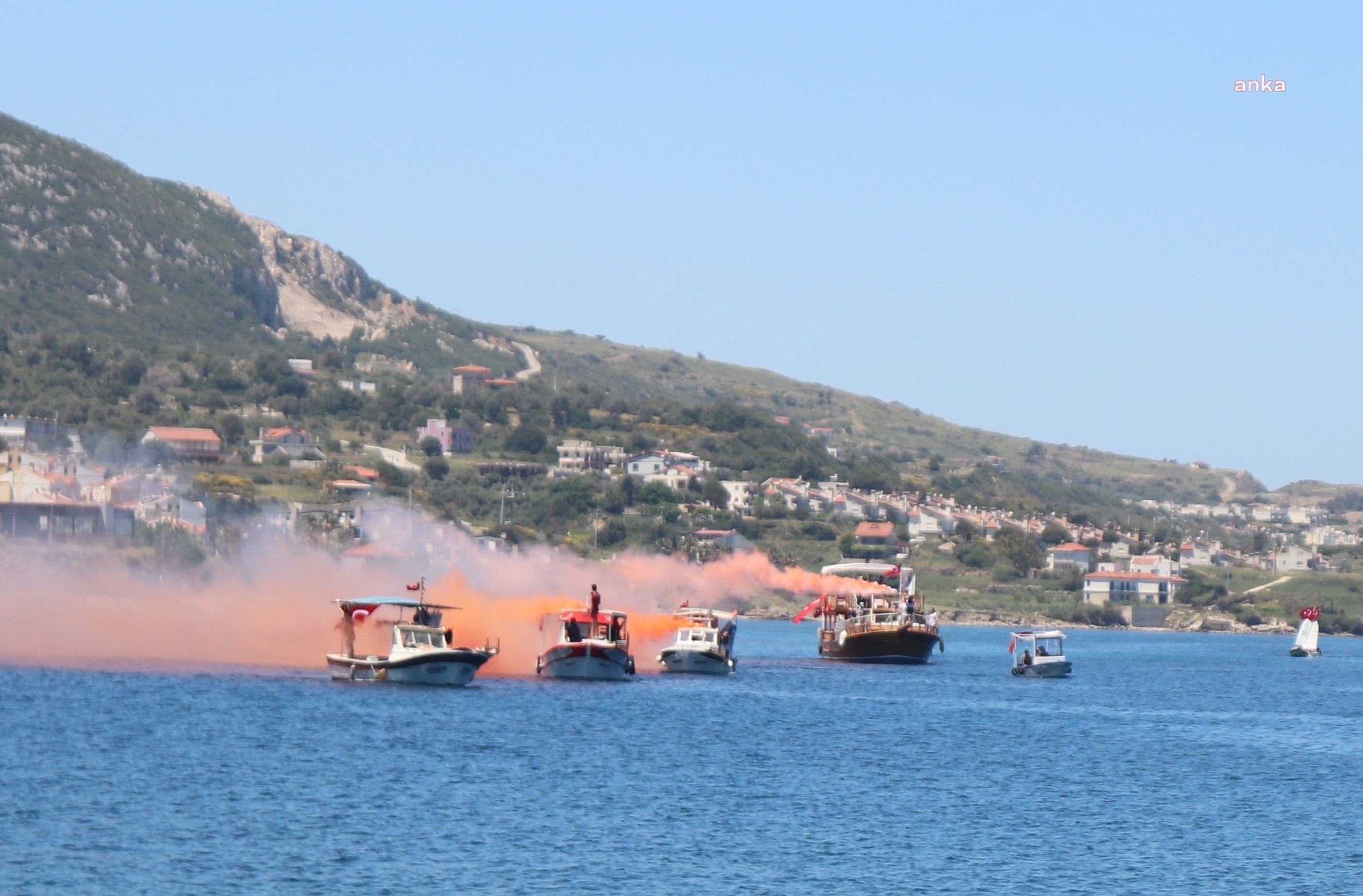 KARABURUN'DA HEM KARADA HEM DENİZDE 19 MAYIS COŞKUSU