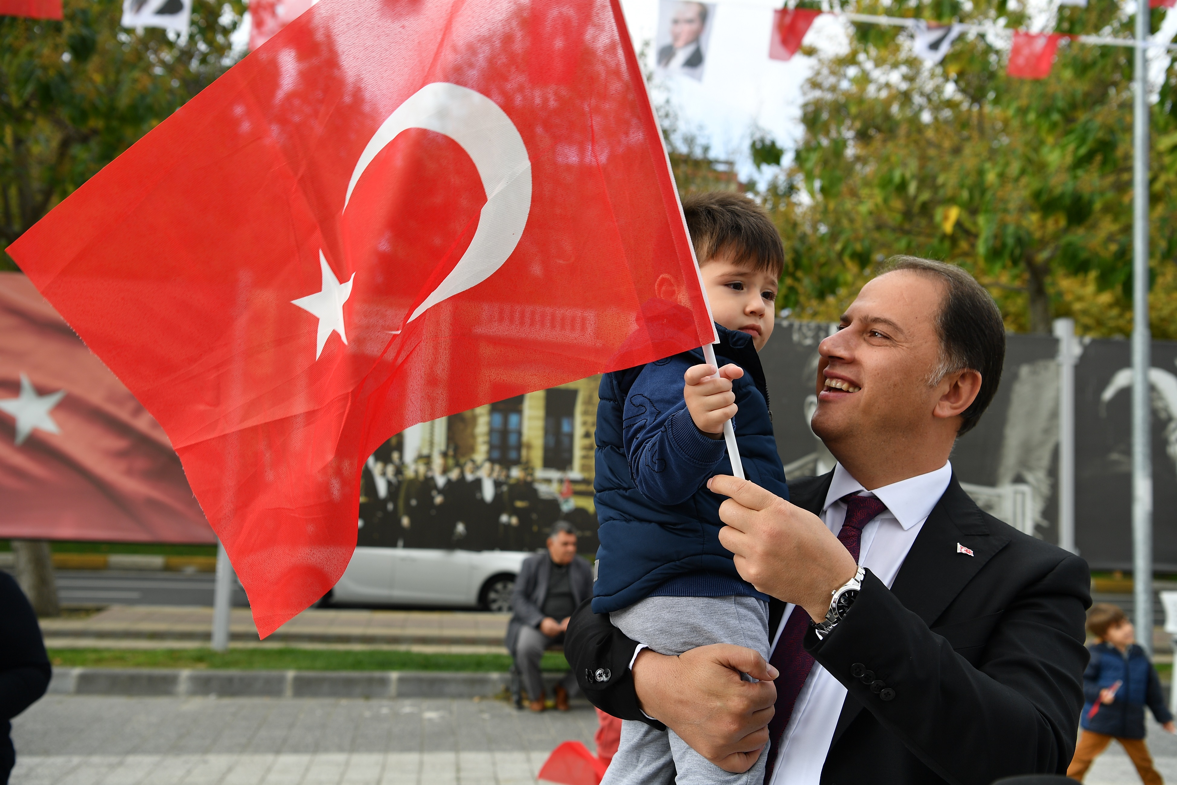 BEYLİKDÜZÜ’NDE BAYRAM COŞKUSU BALKONLARDAN TAŞACAK