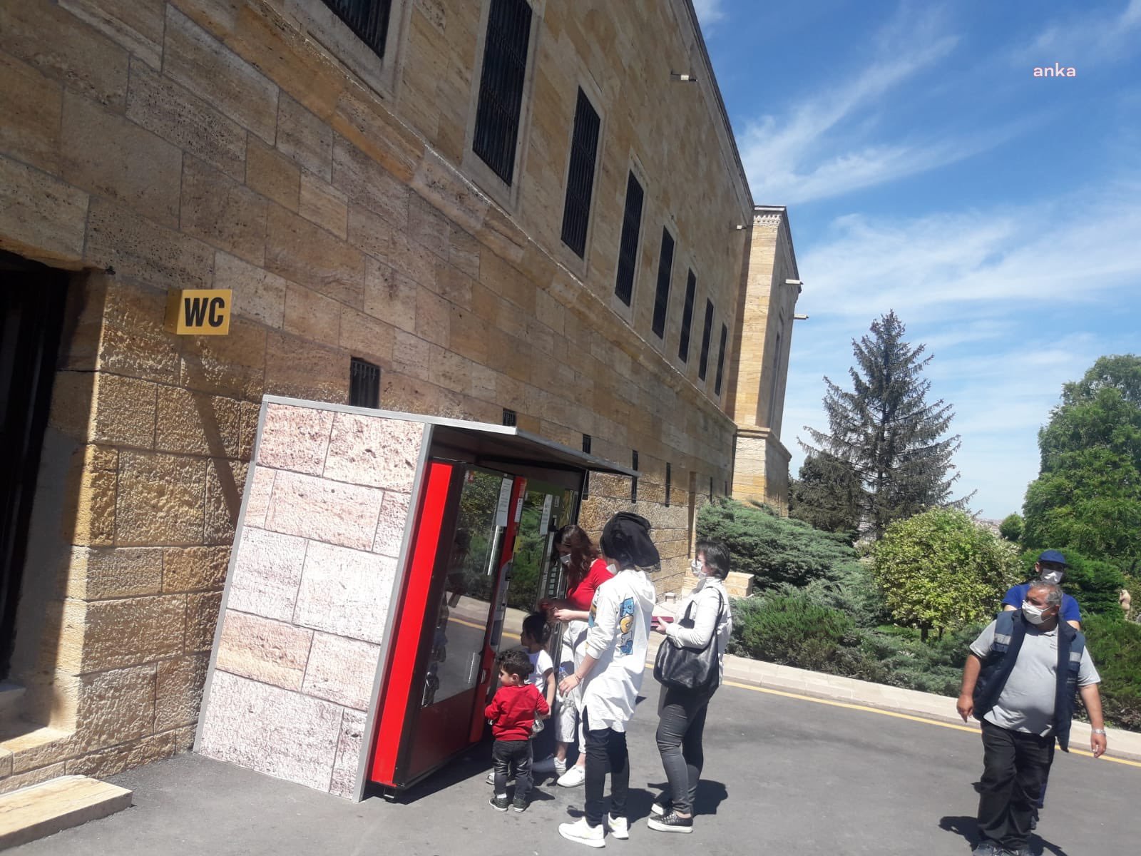 ANITKABİR'E OTOMATİK BÜFE KURULDU, MİMARLAR ODASI TEPKİ GÖSTERDİ: "YUH ARTIK"