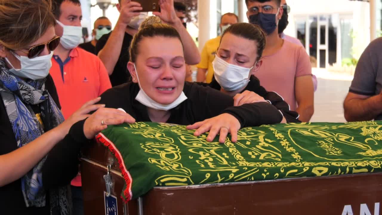 ANKARALI SANATÇI OĞUZ YILMAZ SON YOLCULUĞUNA UĞURLANDI
