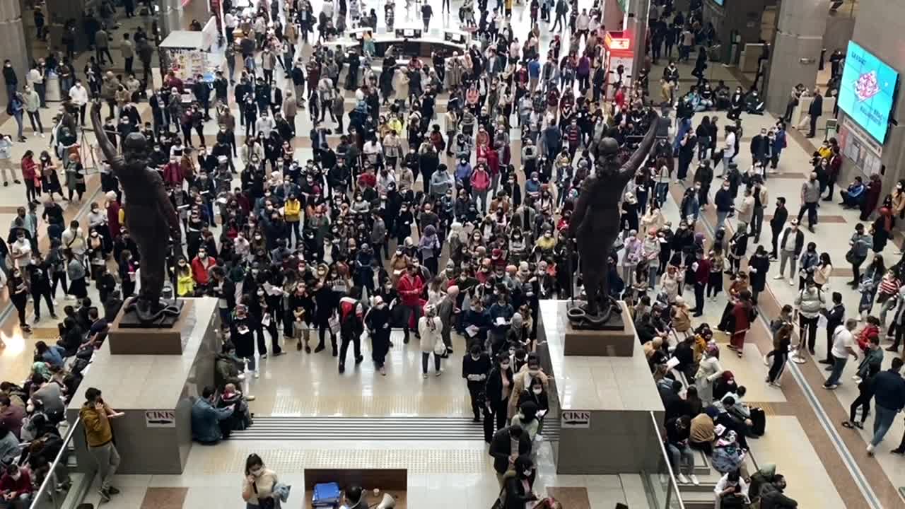 İSTANBUL ADALET SARAYI'NDA  SINAV YOĞUNLUĞU