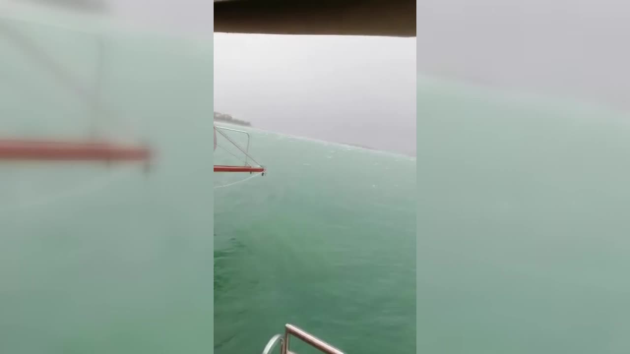 AYVALIK'TA FIRTINA SONRASI ONLARCA TEKNE BATTI: "ÖNCE PANDEMİ SONRA FIRTINA VURDU"