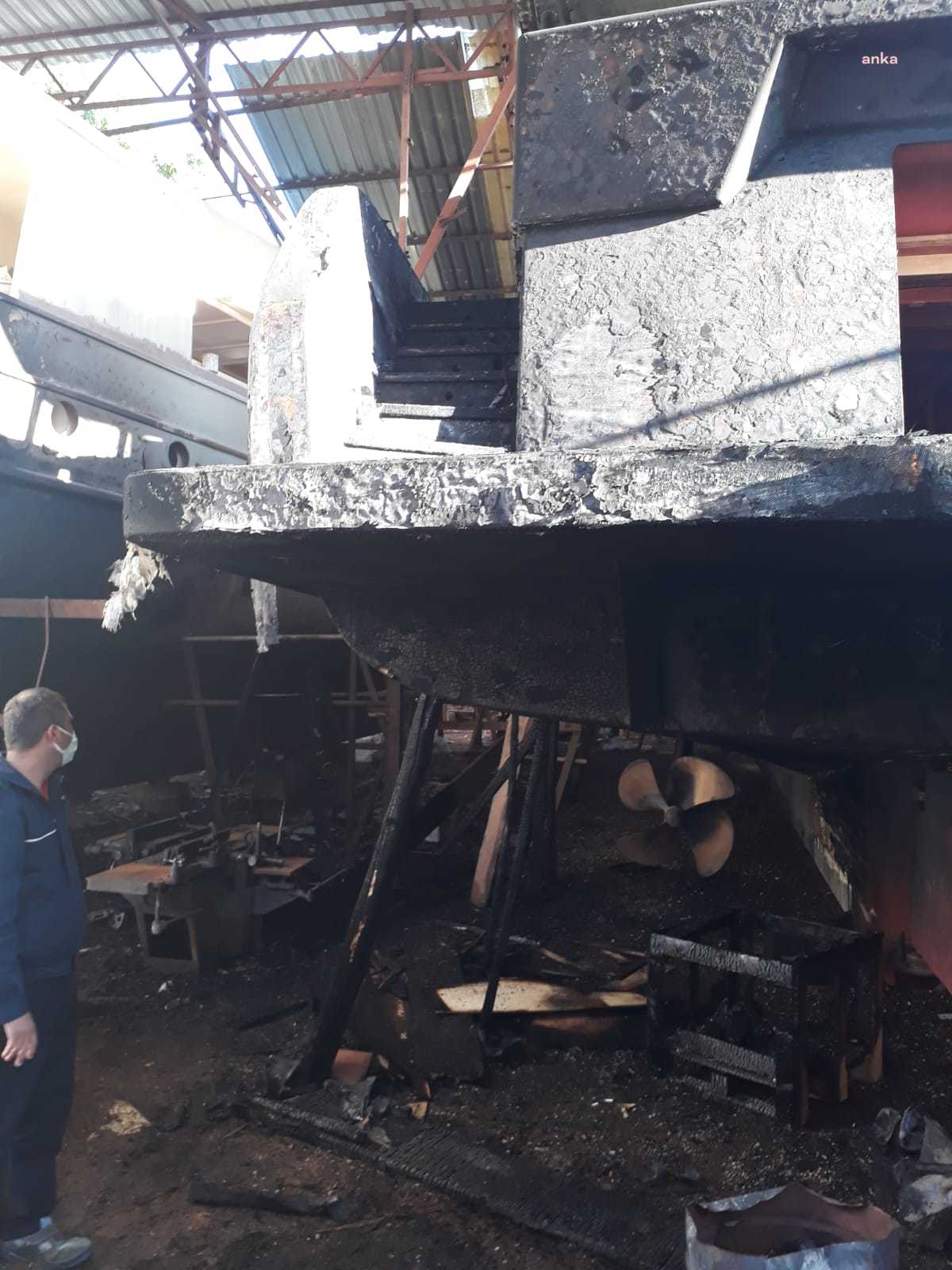 FETHİYE’DE ÖZEL TERSANEDE YANGIN ÇIKTI, 2 TEKNE ZARAR GÖRDÜ