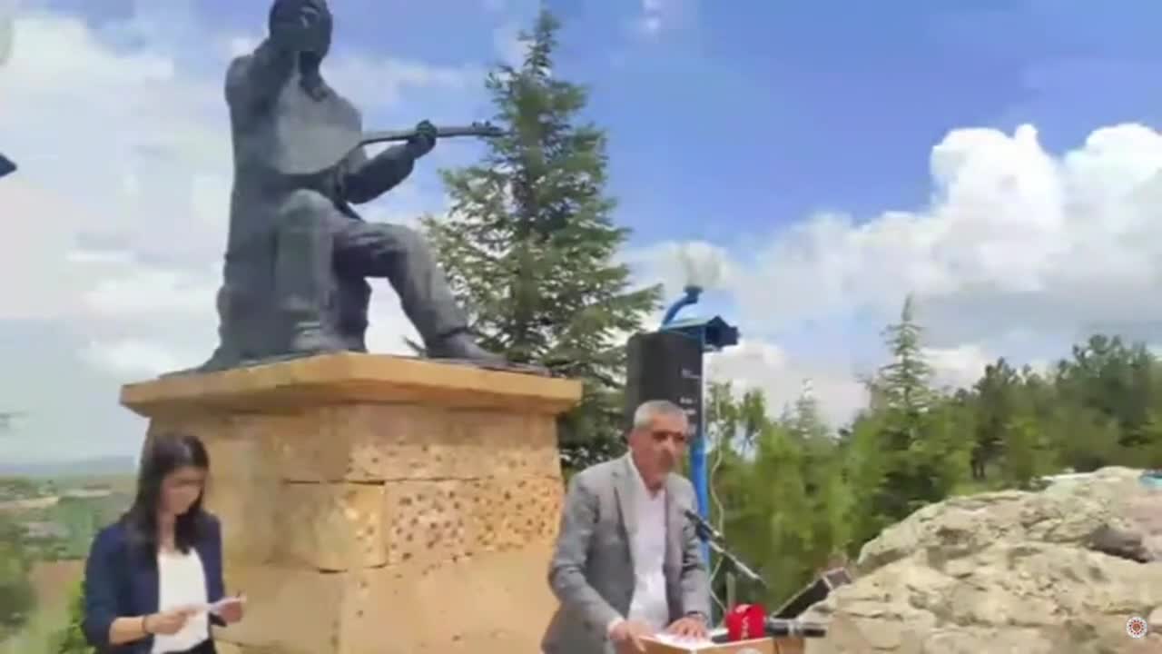 AŞIK MAHZUNİ ŞERİF VEFATININ 19. YILINDA HACIBEKTAŞ'TAKİ KABRİ BAŞINDA ANILDI